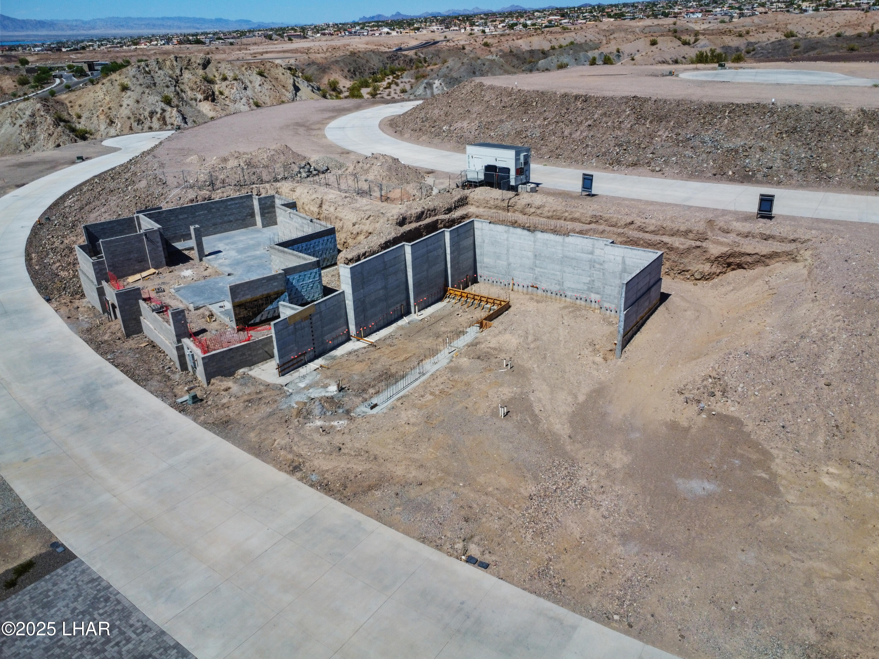 2404 Desert Rdg Ct W