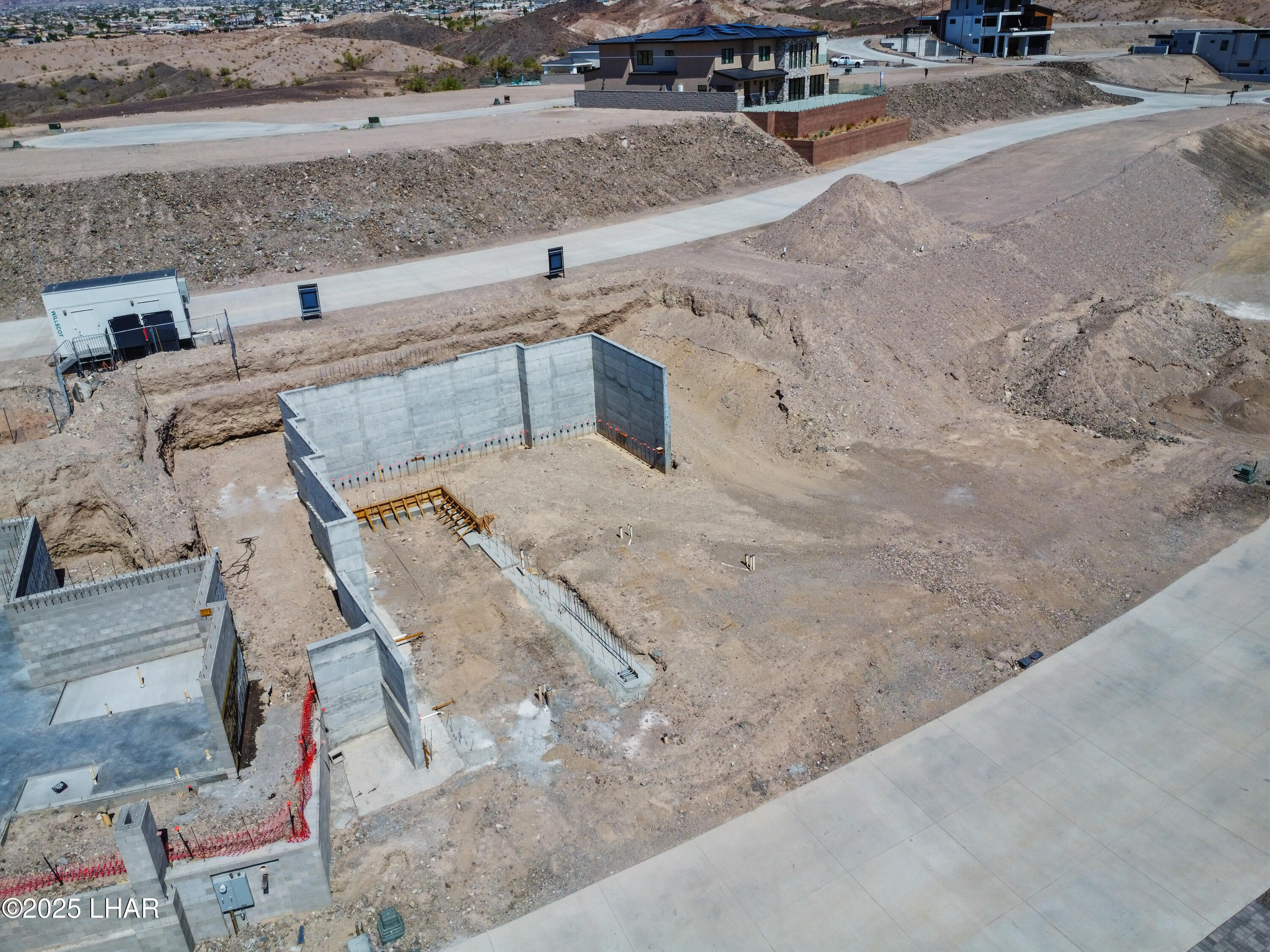 2404 Desert Rdg Ct W