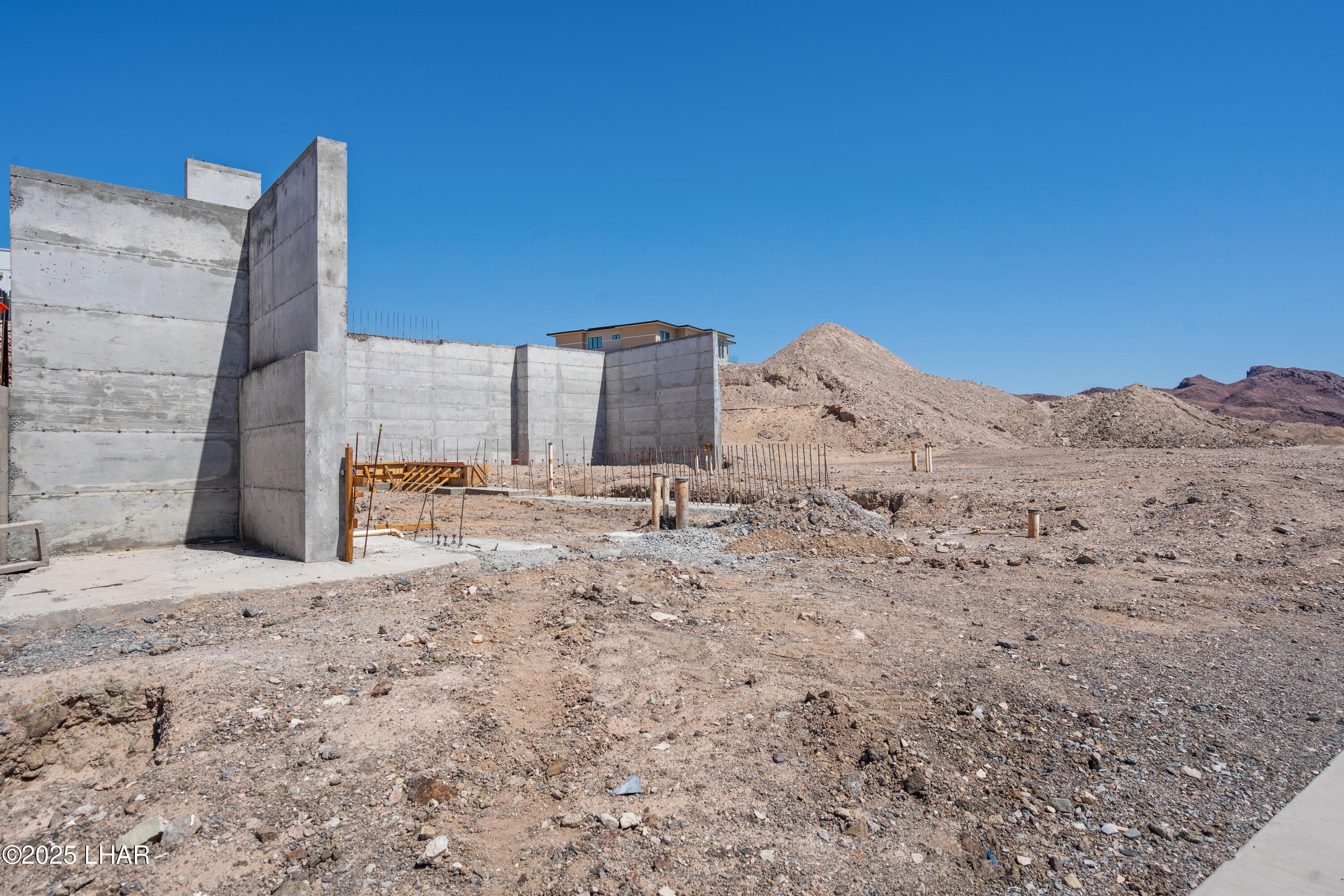 2404 Desert Rdg Ct W