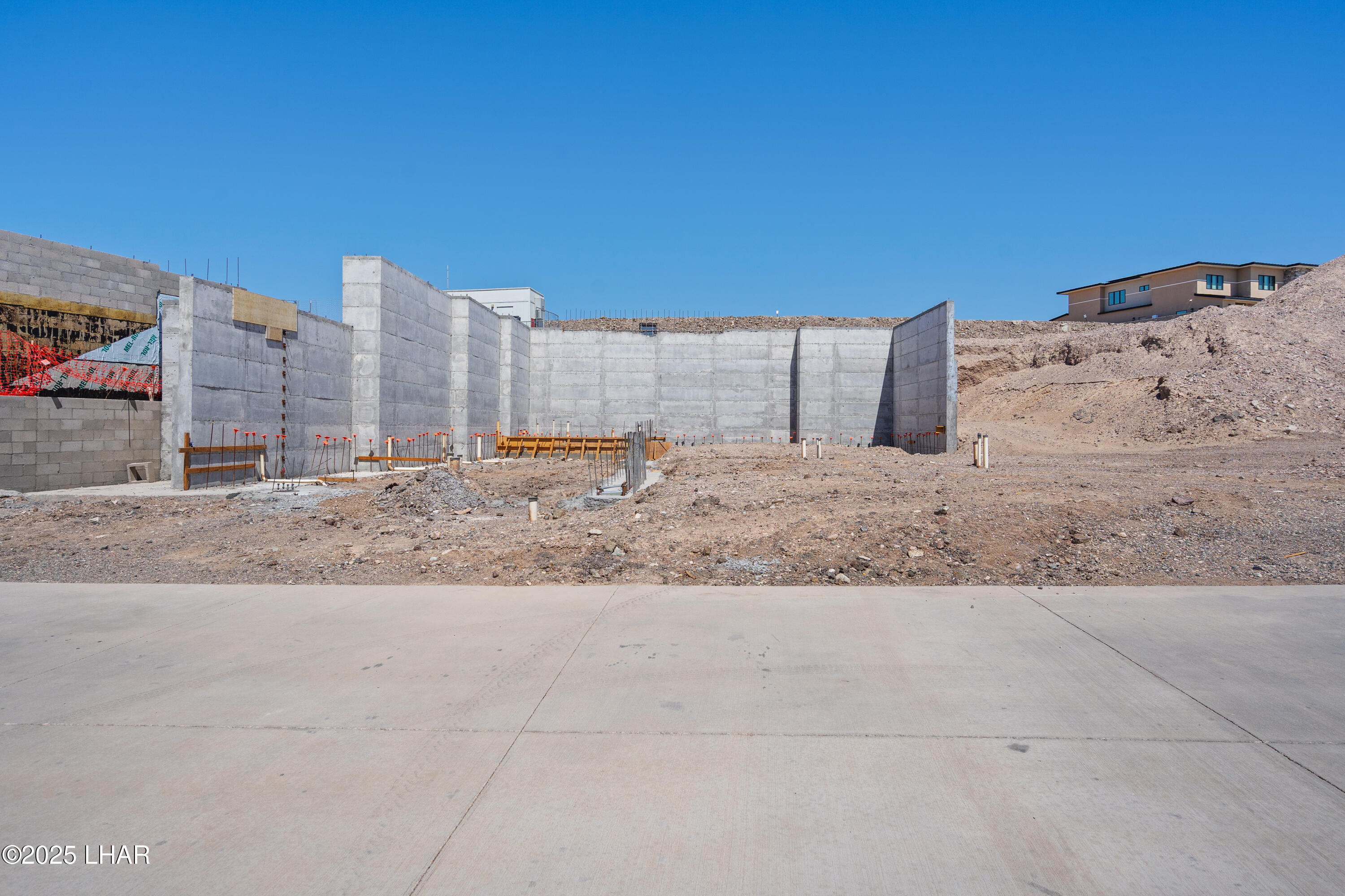 2404 Desert Rdg Ct W