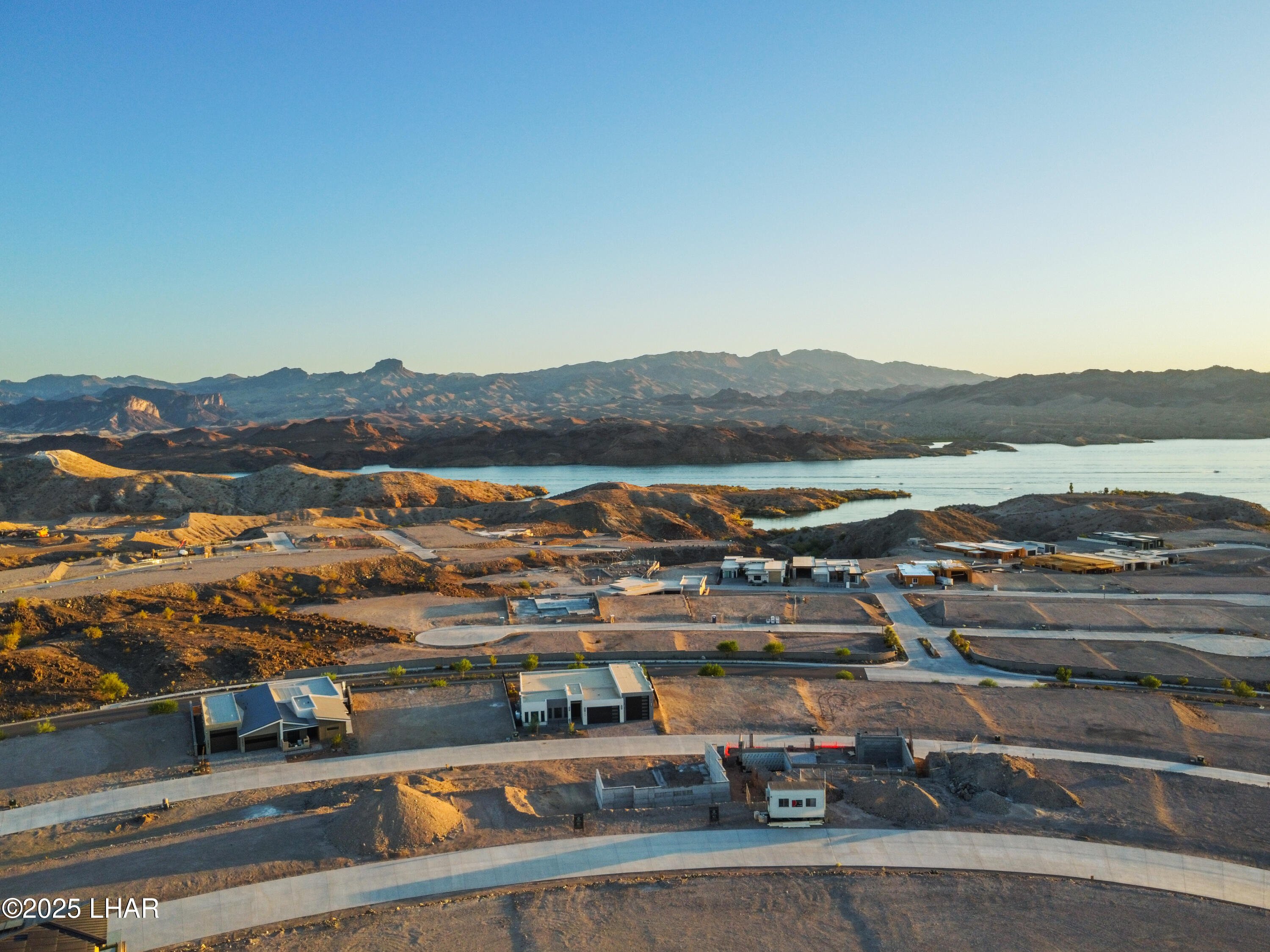 2404 Desert Rdg Ct W