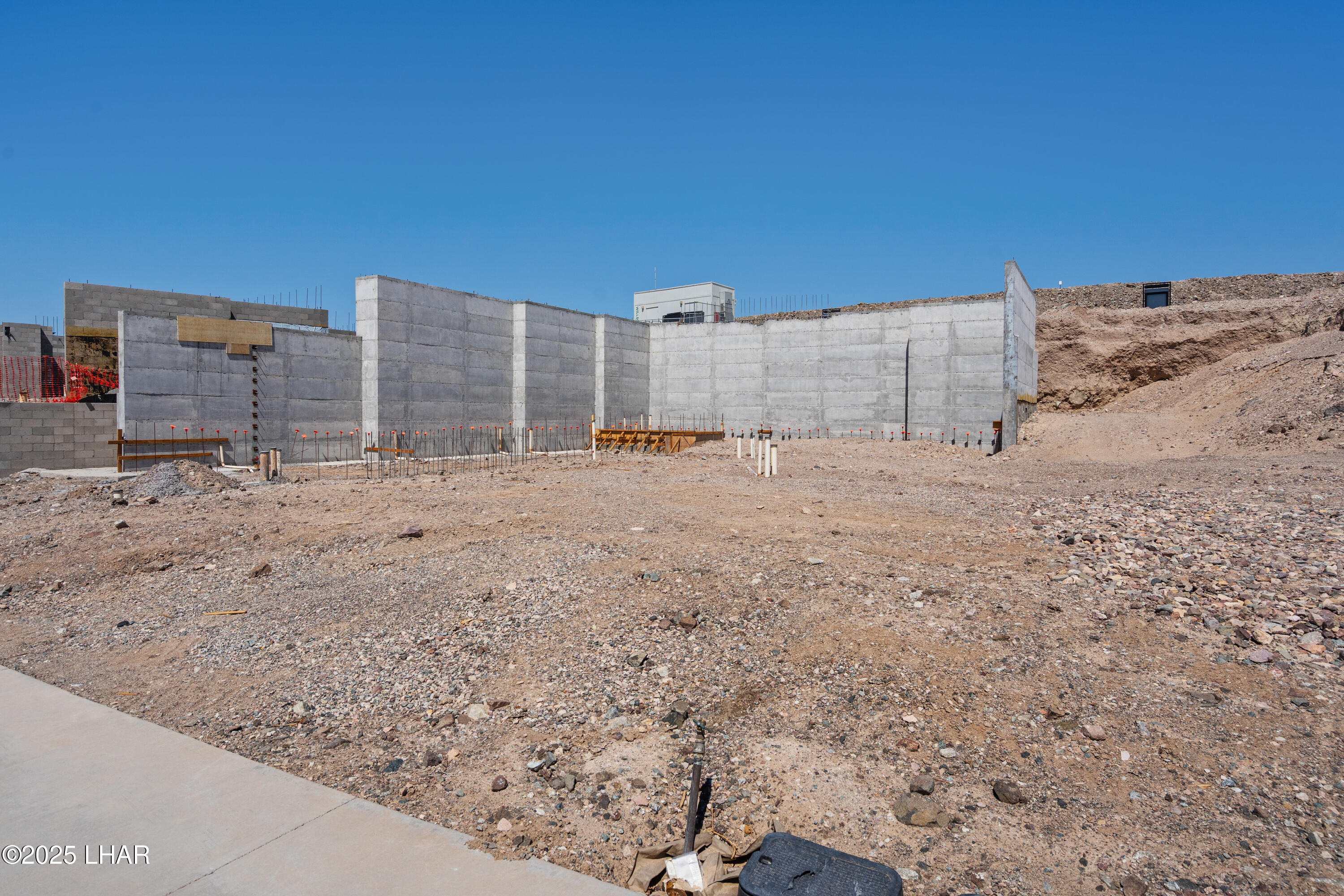 2404 Desert Rdg Ct W