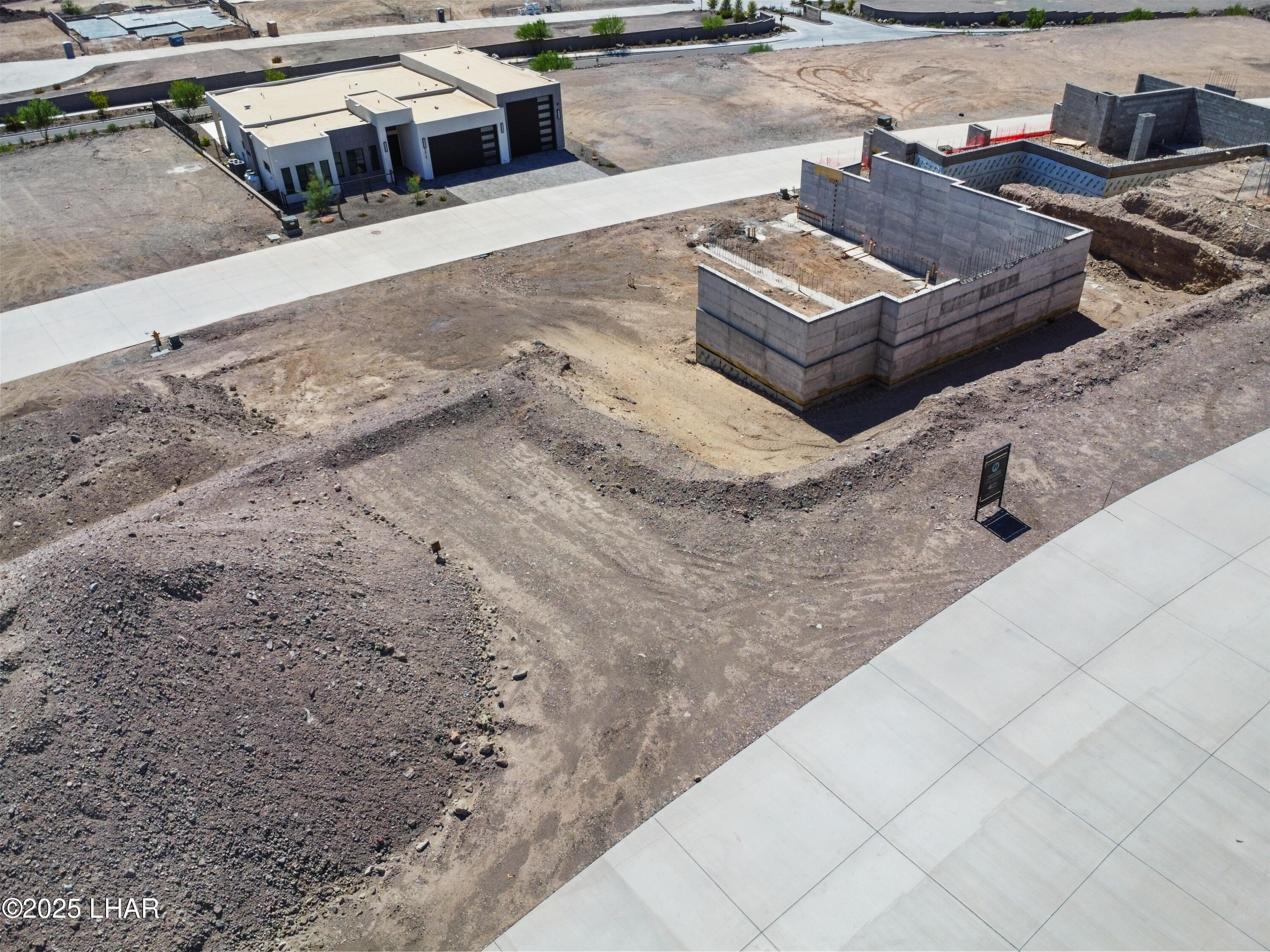 2408 Desert Rdg Ct W