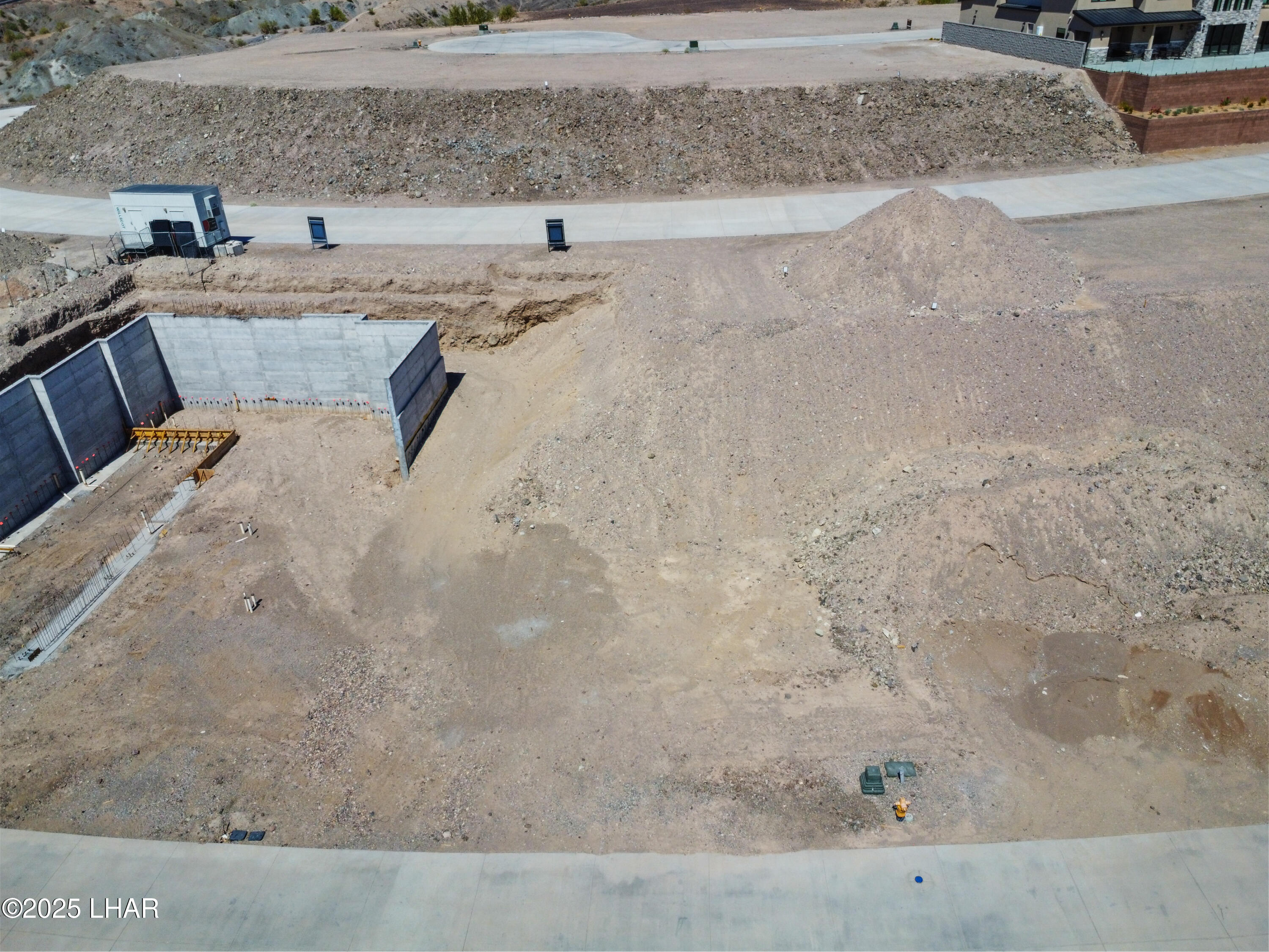 2408 Desert Rdg Ct W