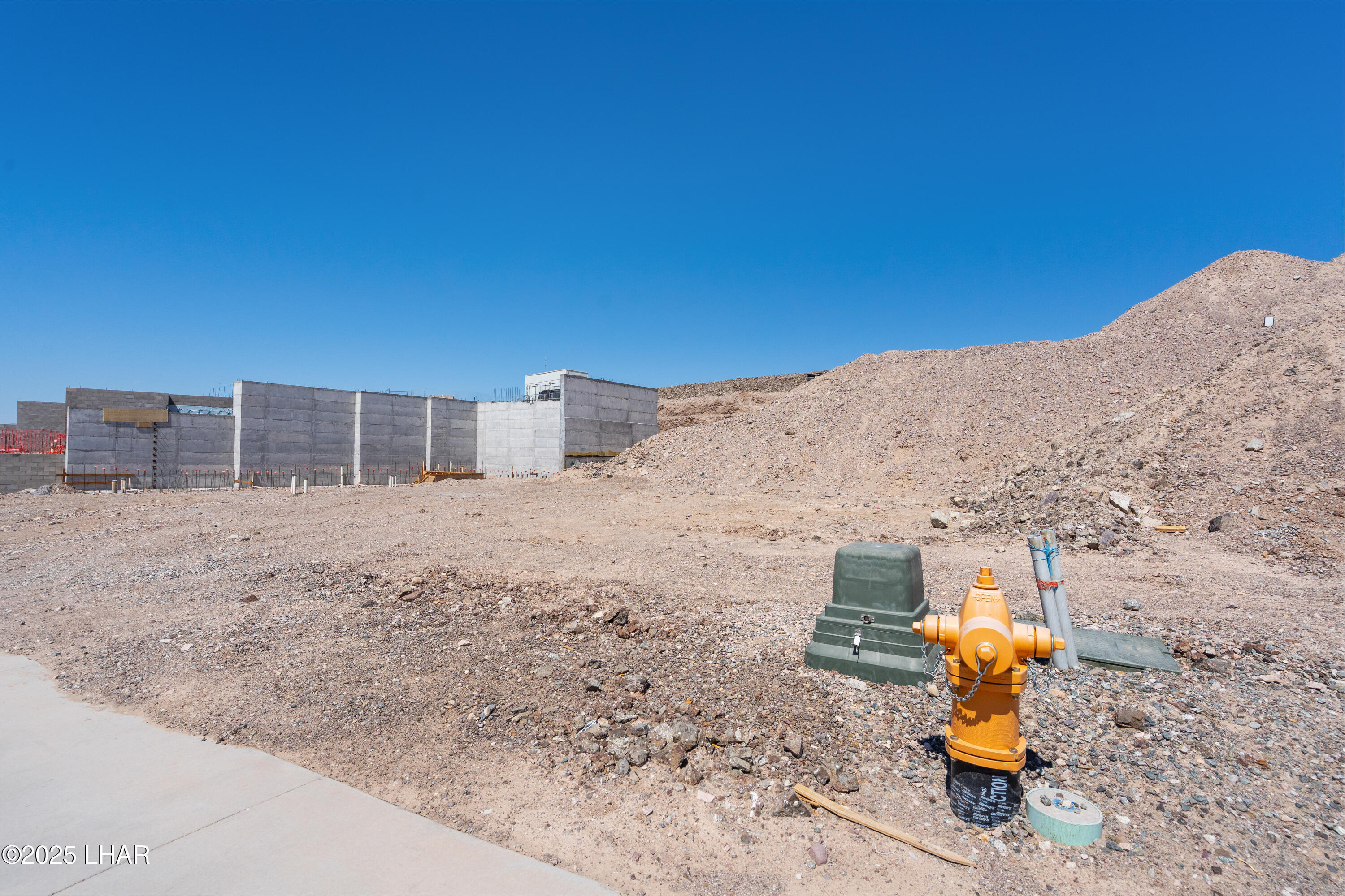 2408 Desert Rdg Ct W