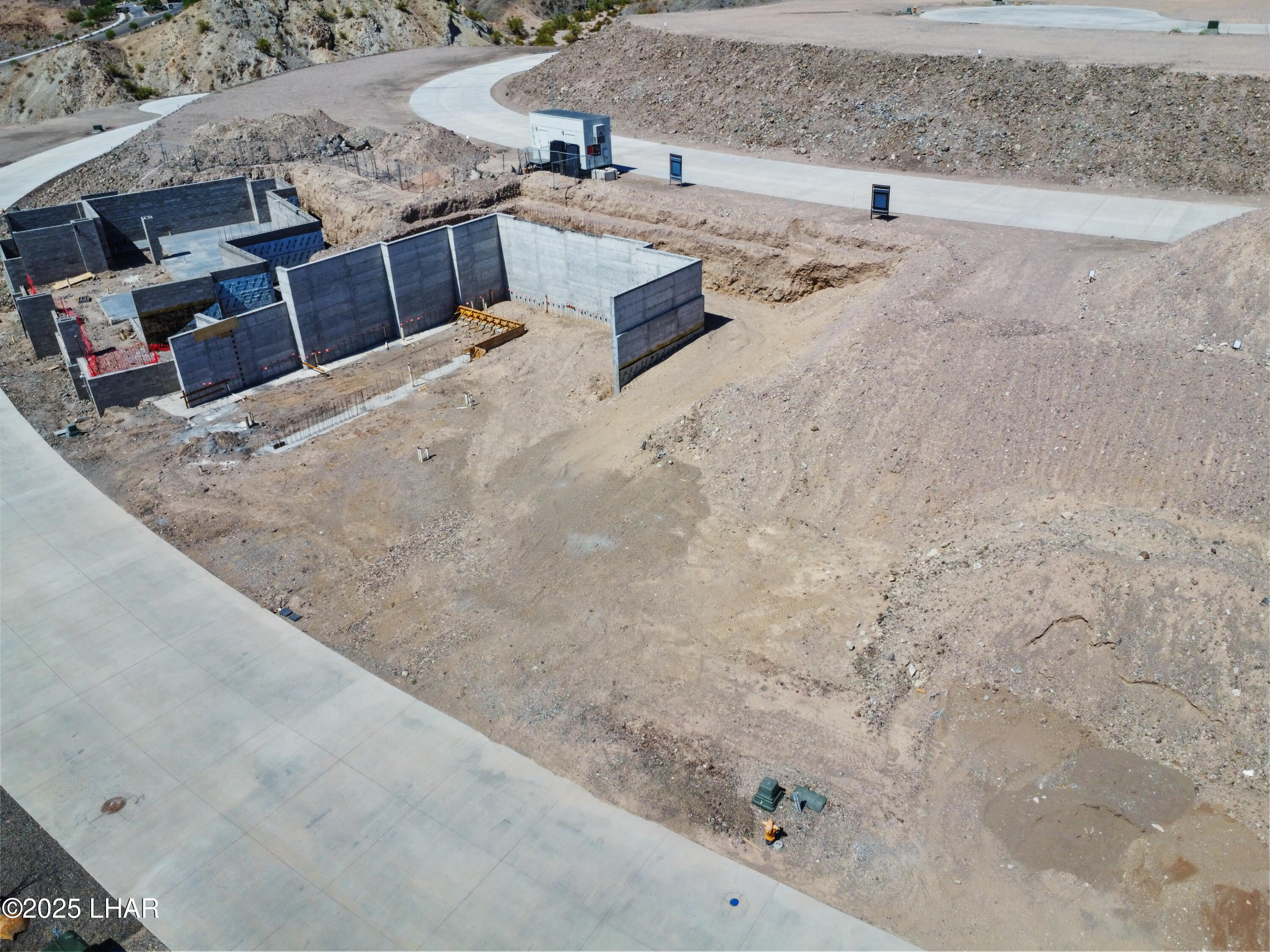 2408 Desert Rdg Ct W