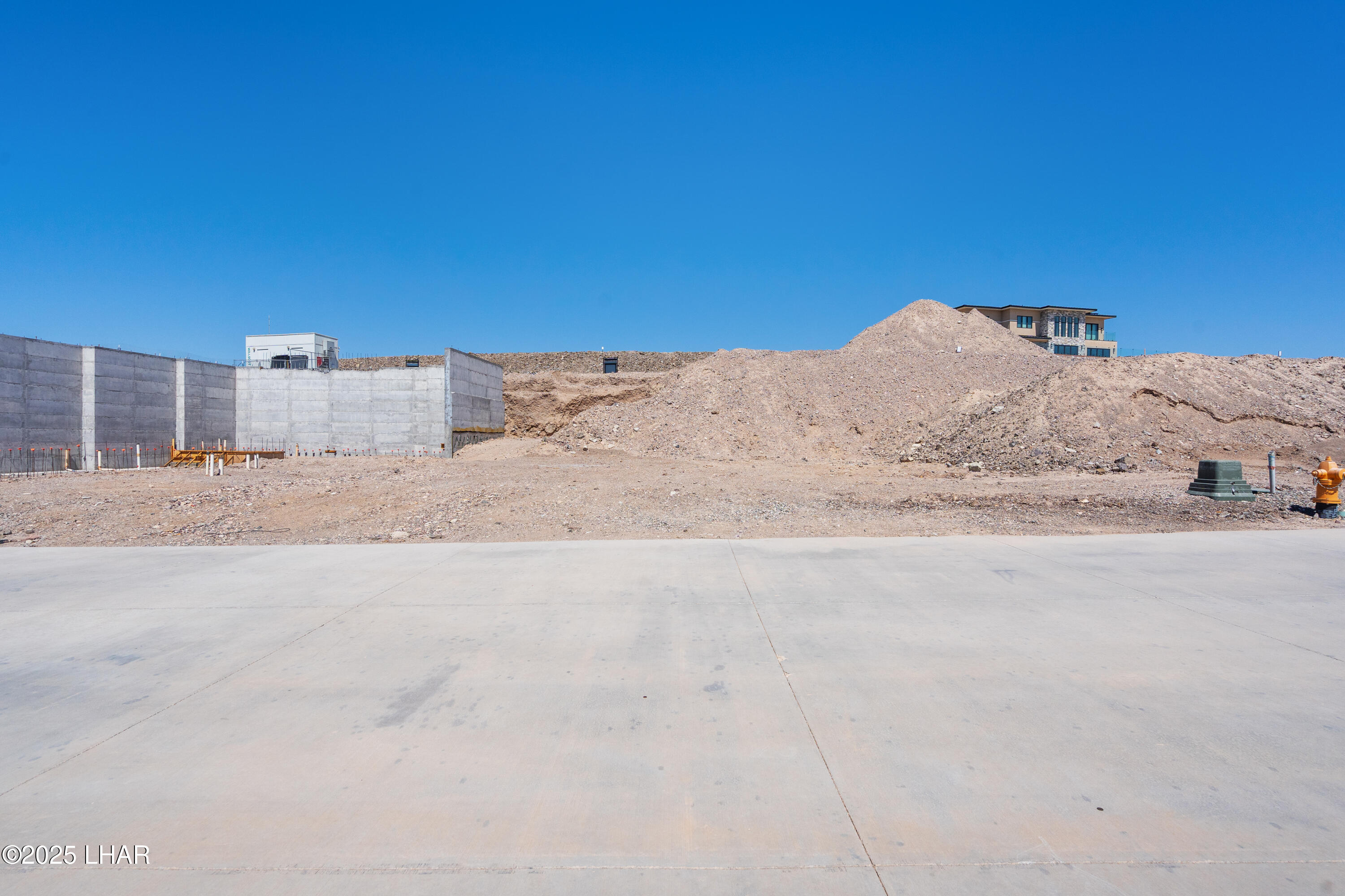 2408 Desert Rdg Ct W