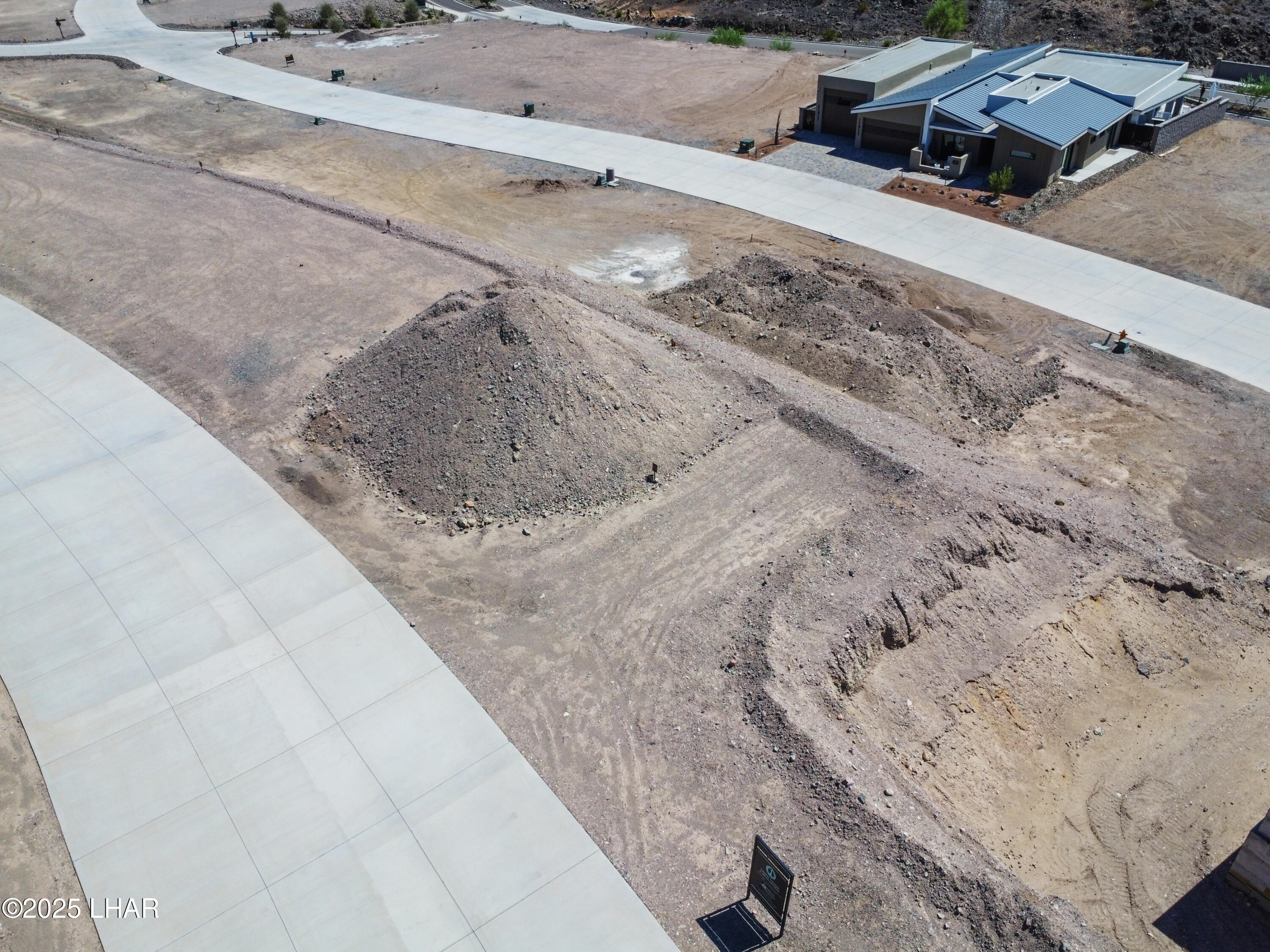 2408 Desert Rdg Ct W