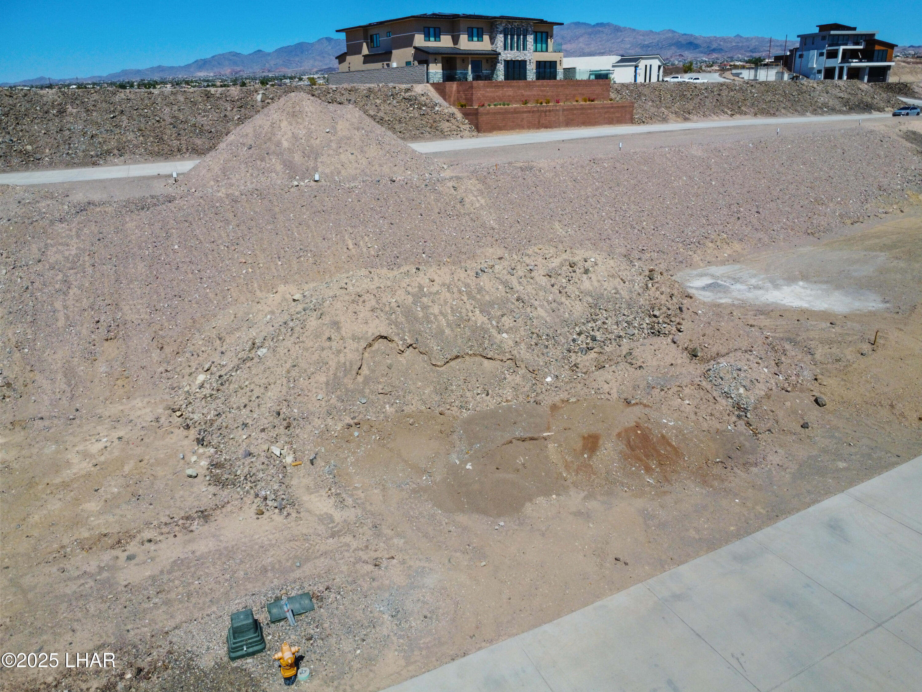 2412 Desert Rdg Ct W