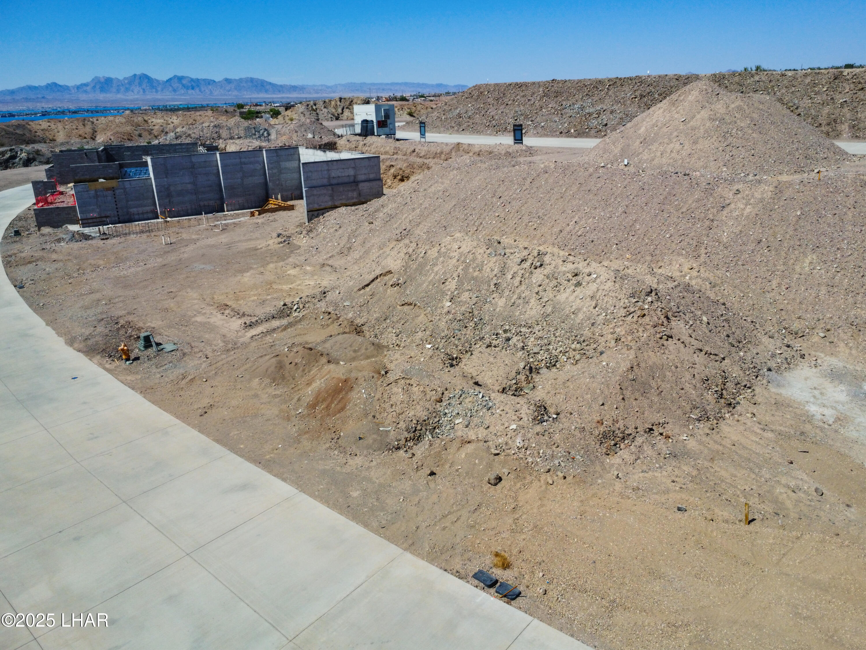 2412 Desert Rdg Ct W