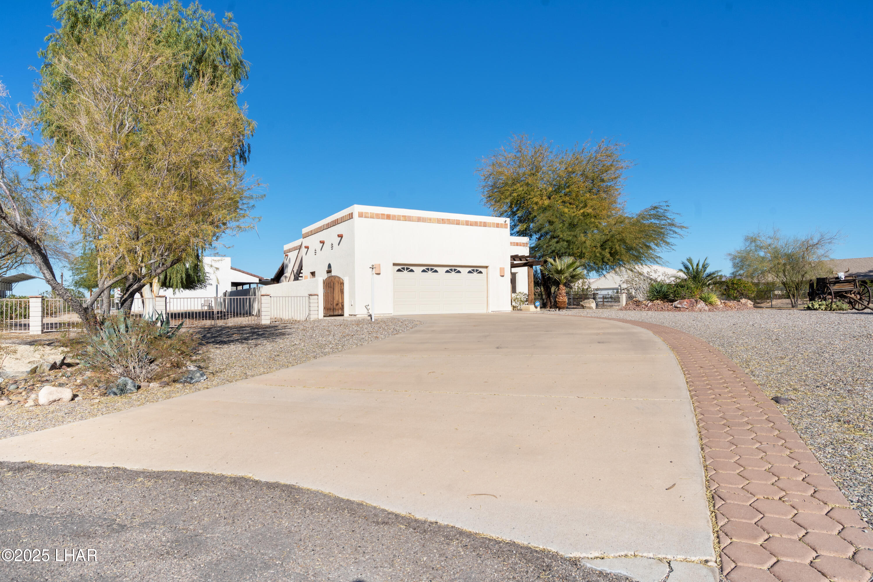 5209 E Concho Bay