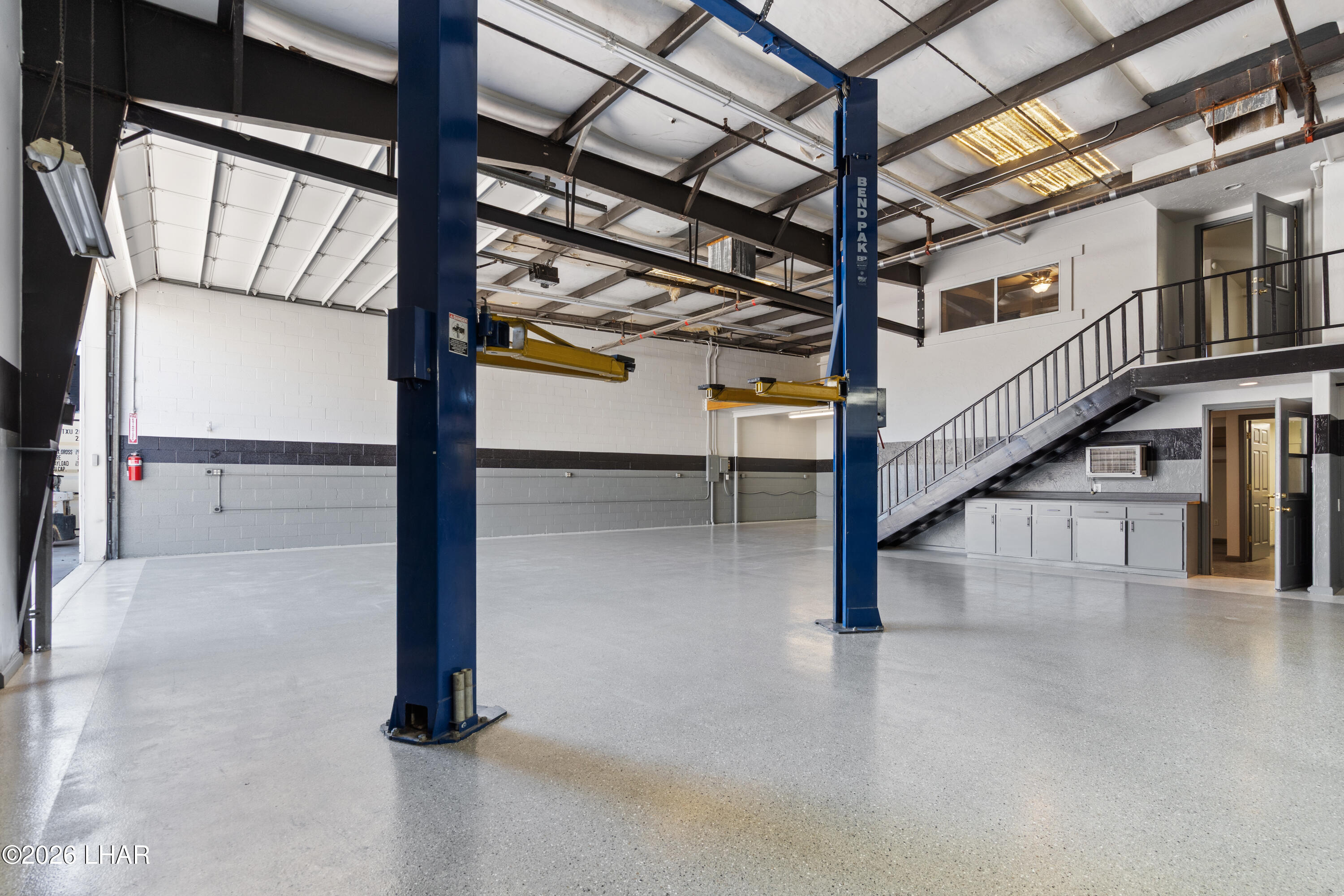 1600 W Acoma Blvd W 43