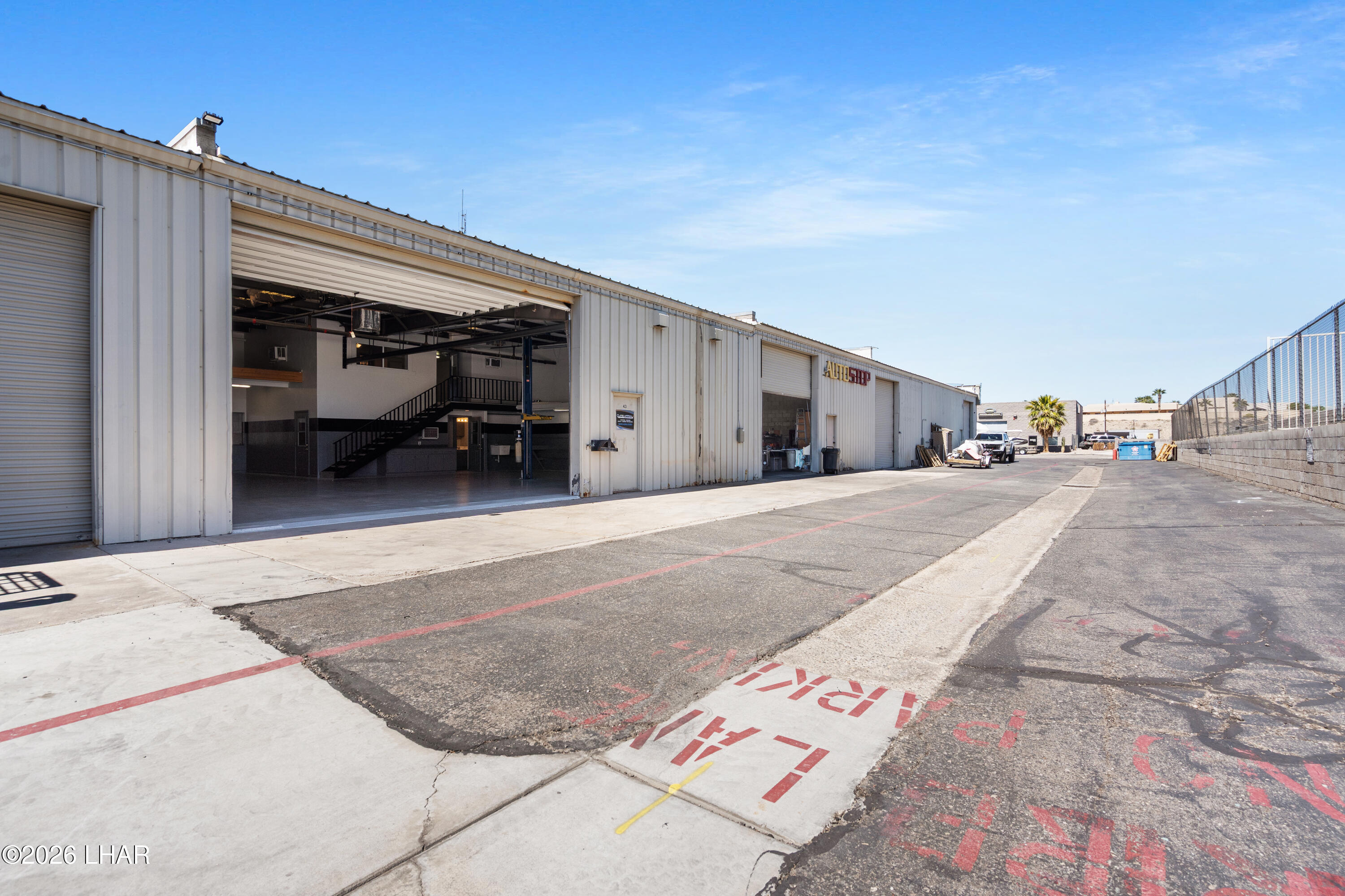 1600 W Acoma Blvd W 43