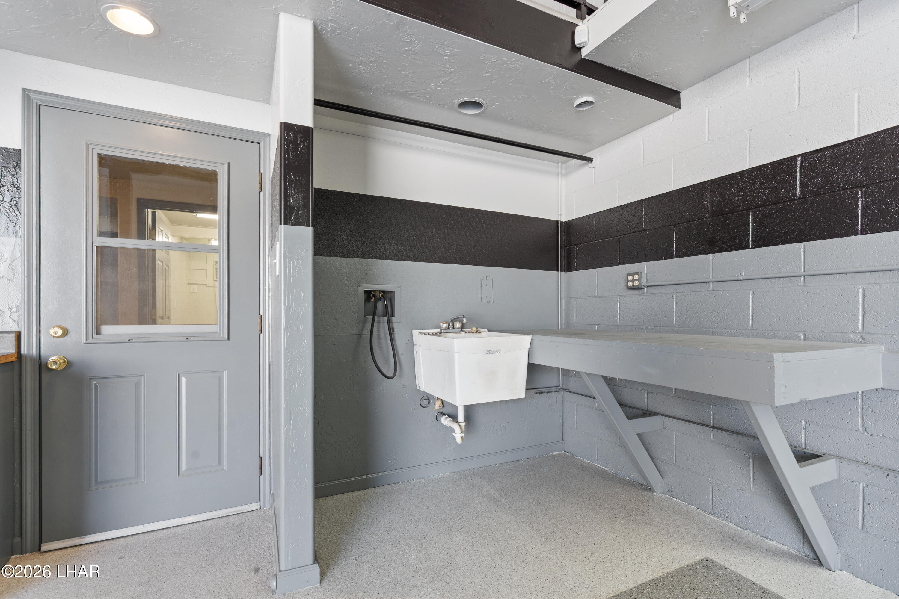 1600 W Acoma Blvd W 43