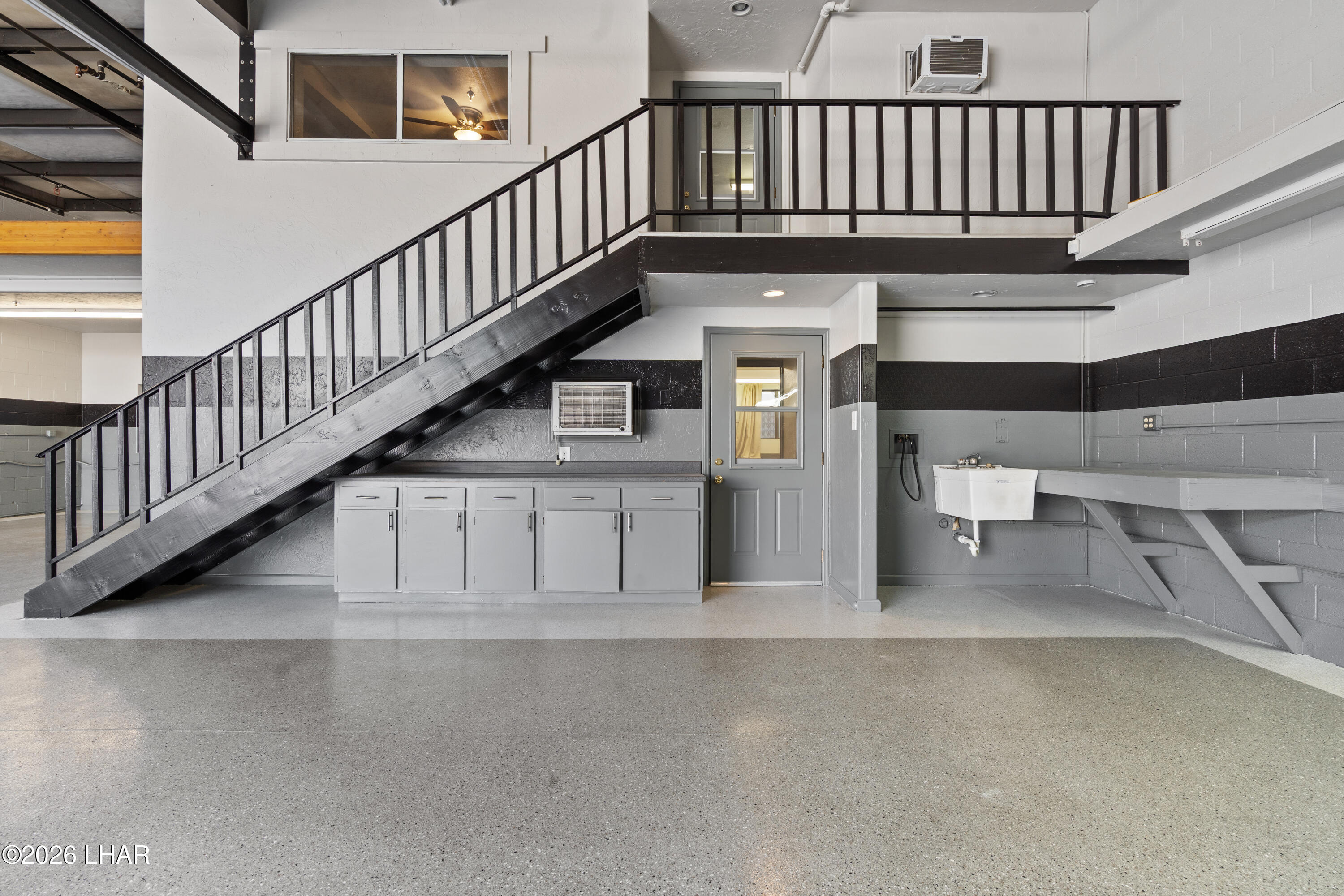 1600 W Acoma Blvd W 43