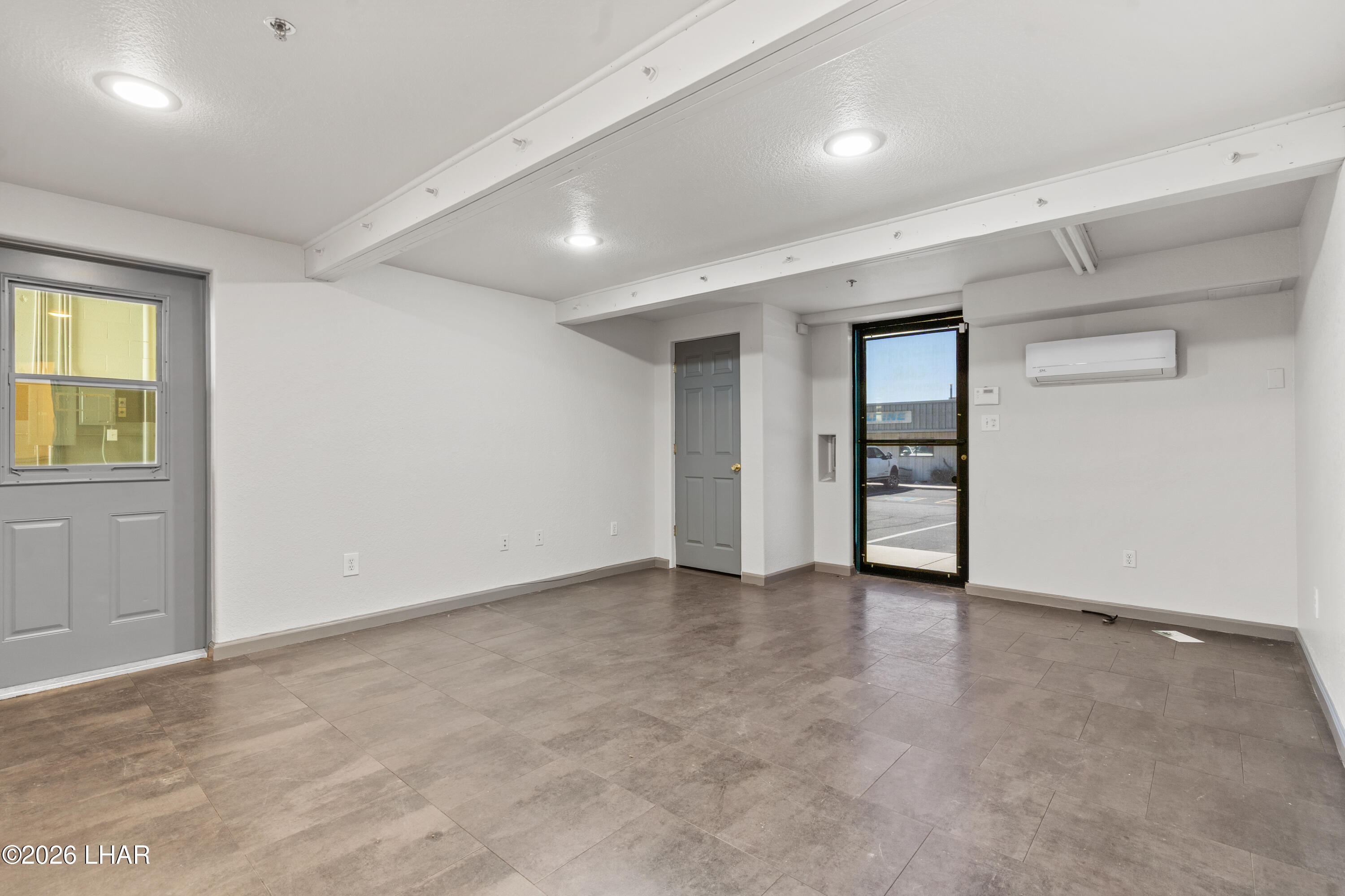 1600 W Acoma Blvd W 43