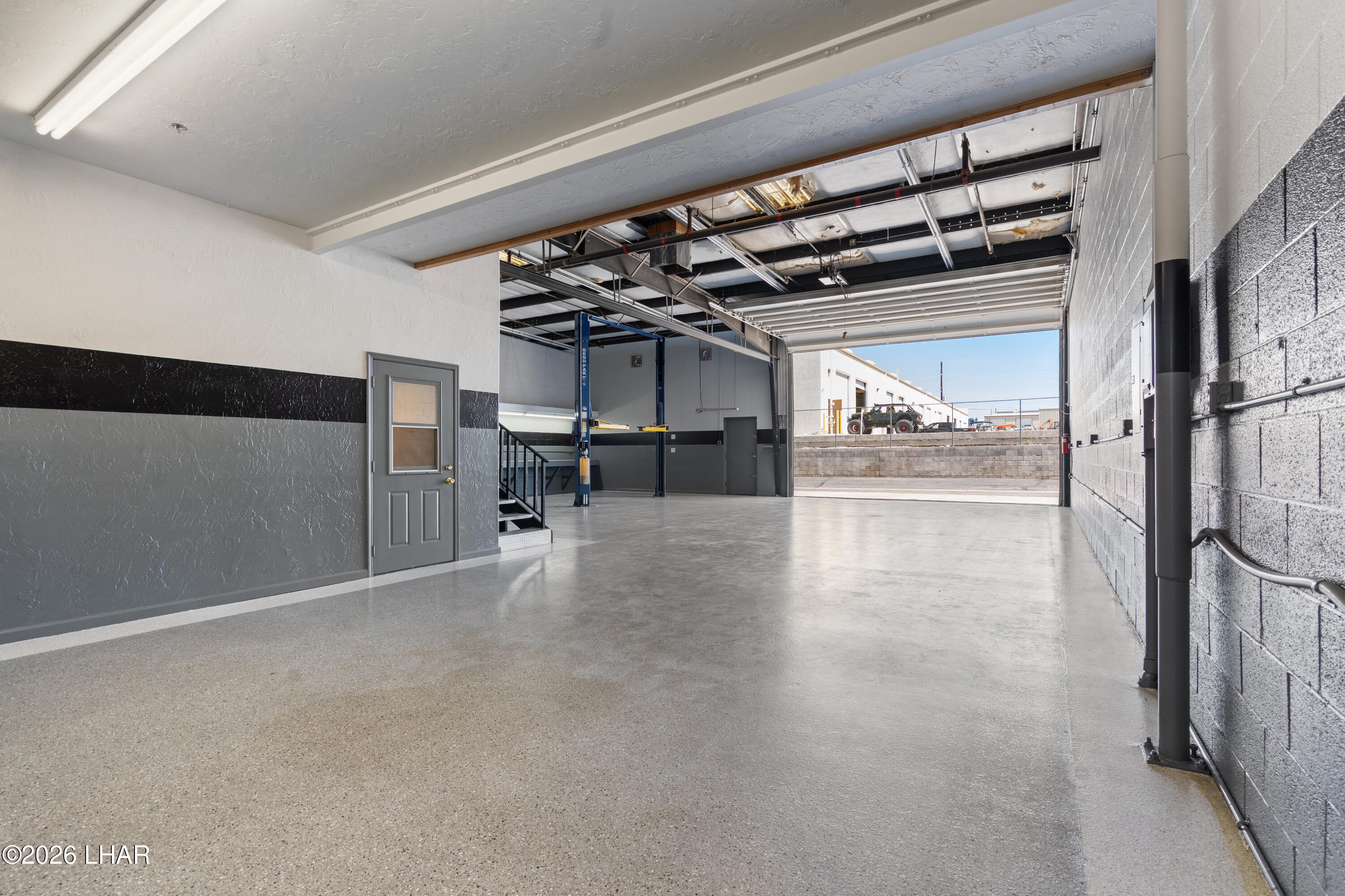 1600 W Acoma Blvd W 43