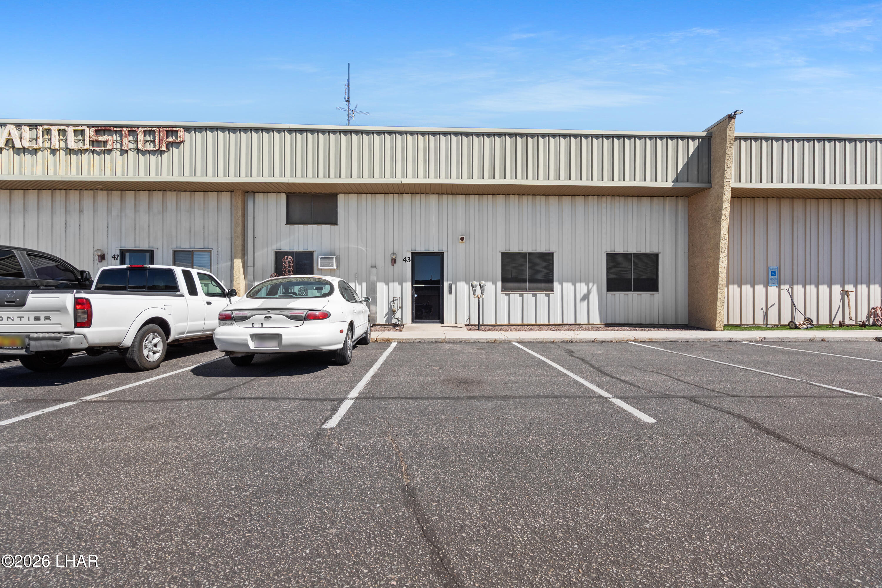 1600 W Acoma Blvd W 43