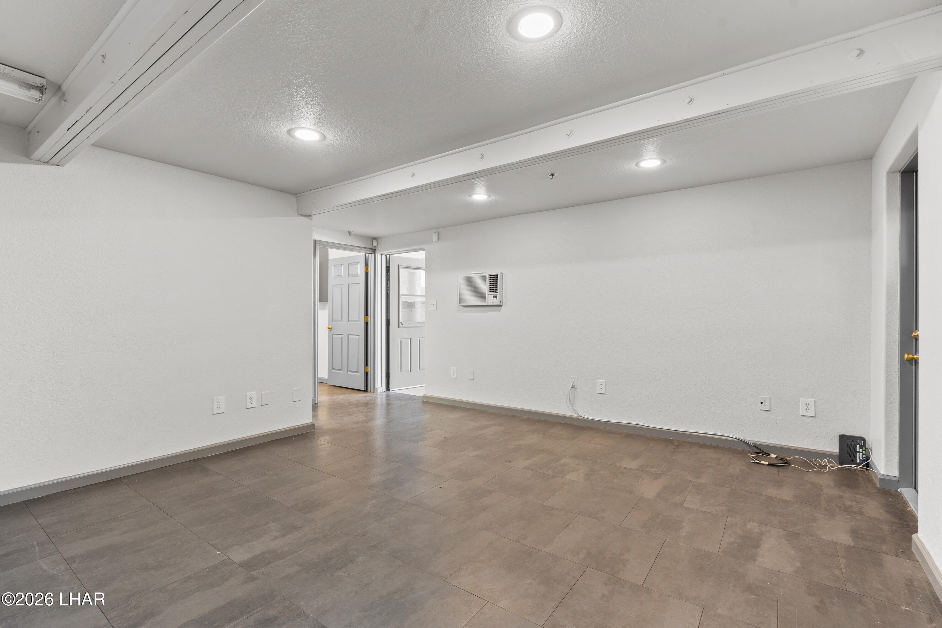 1600 W Acoma Blvd W 43