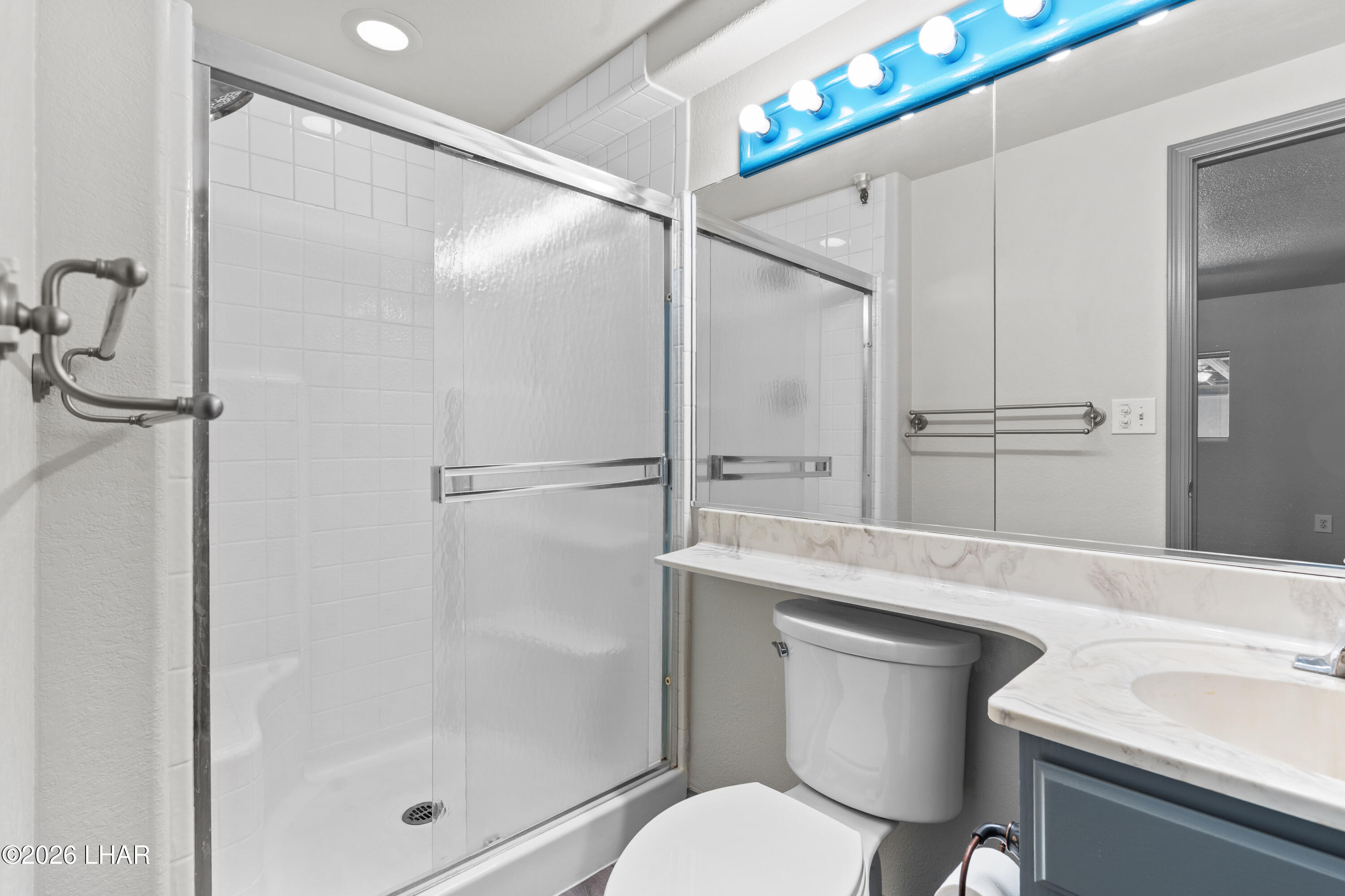 1600 W Acoma Blvd W 43