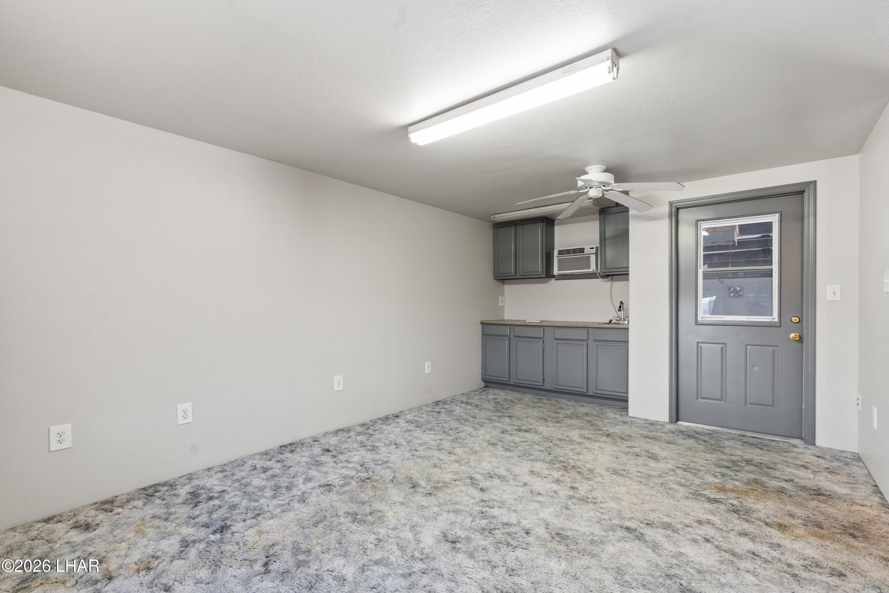 1600 W Acoma Blvd W 43