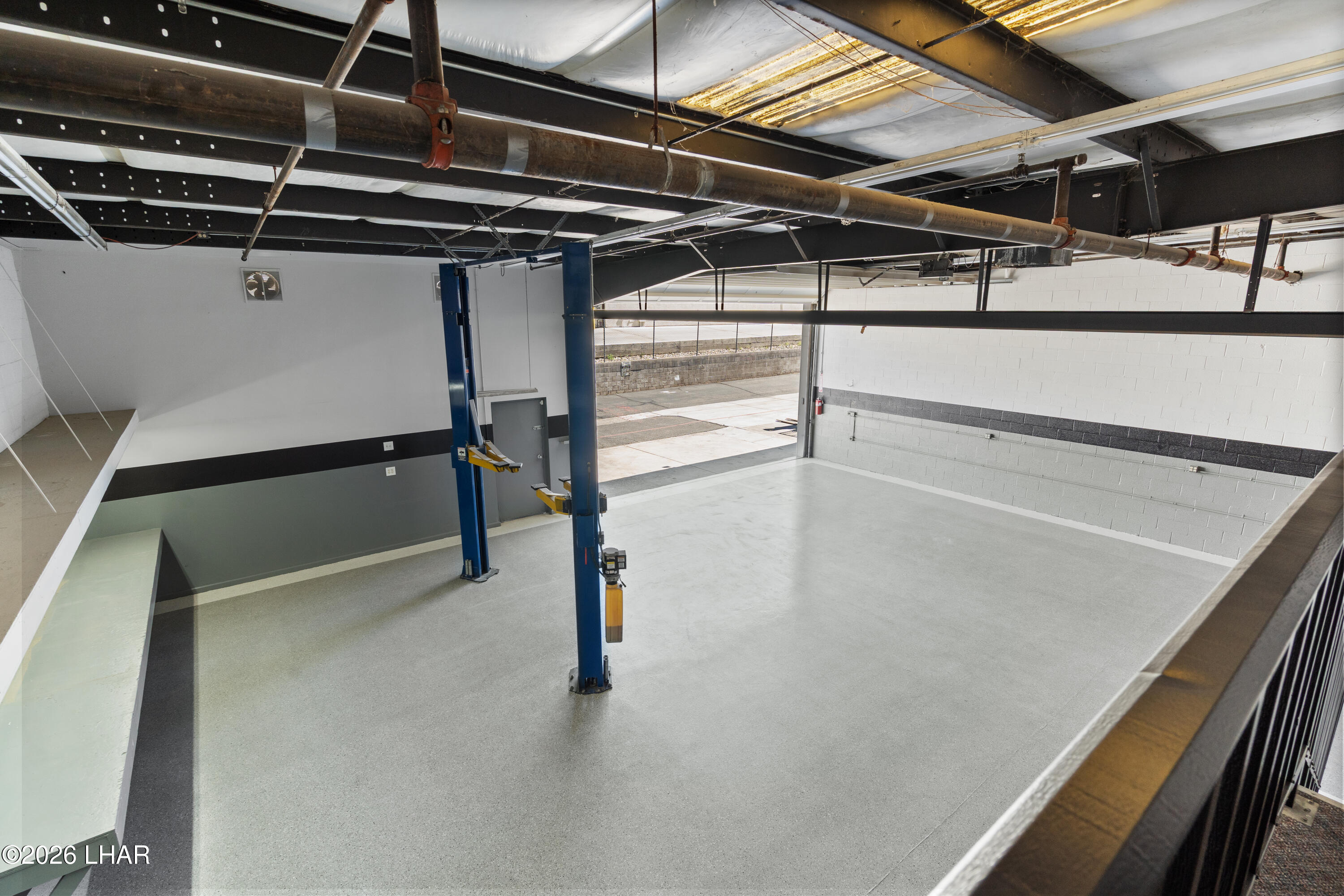 1600 W Acoma Blvd W 43