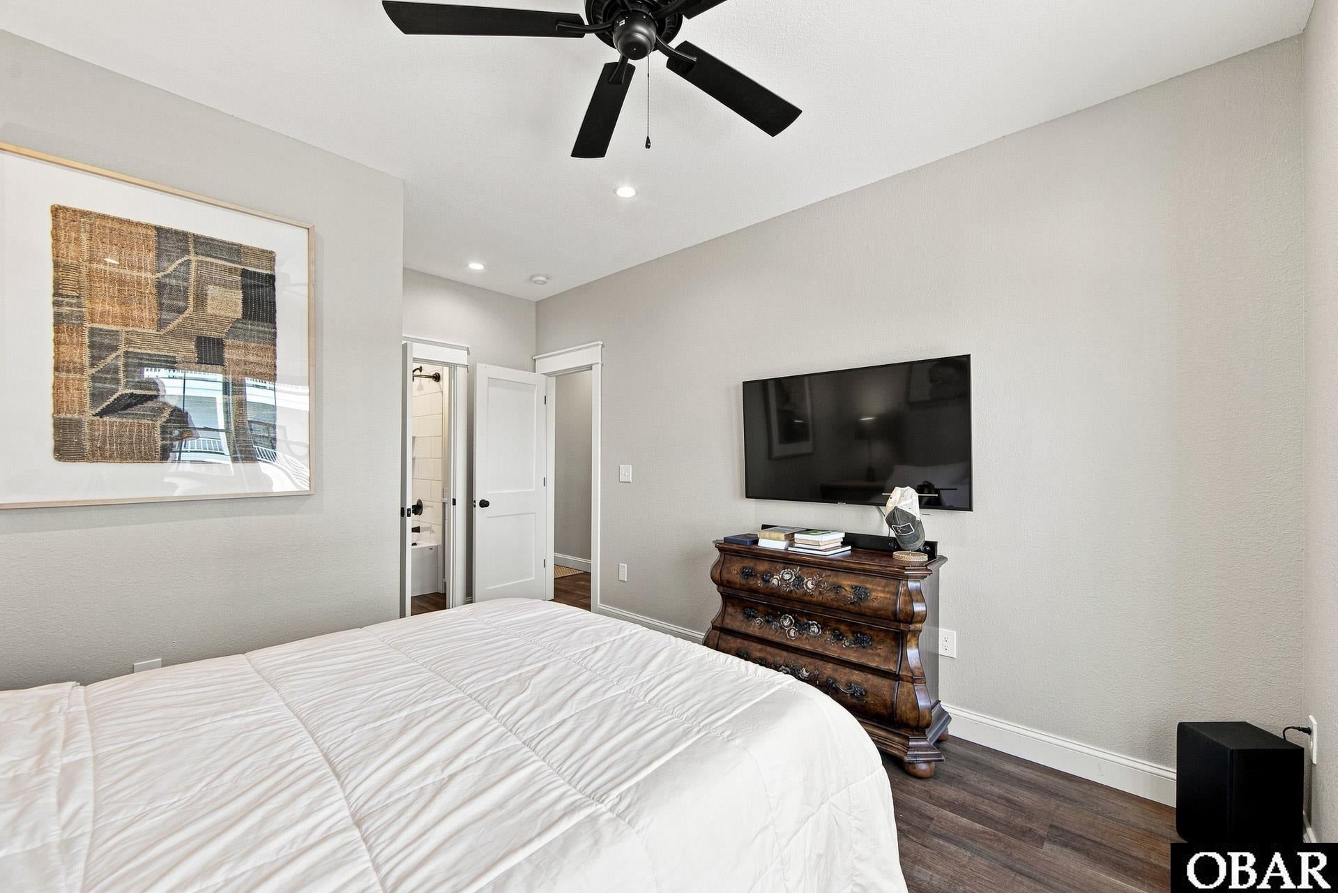 902 S Virginia Dare Trail