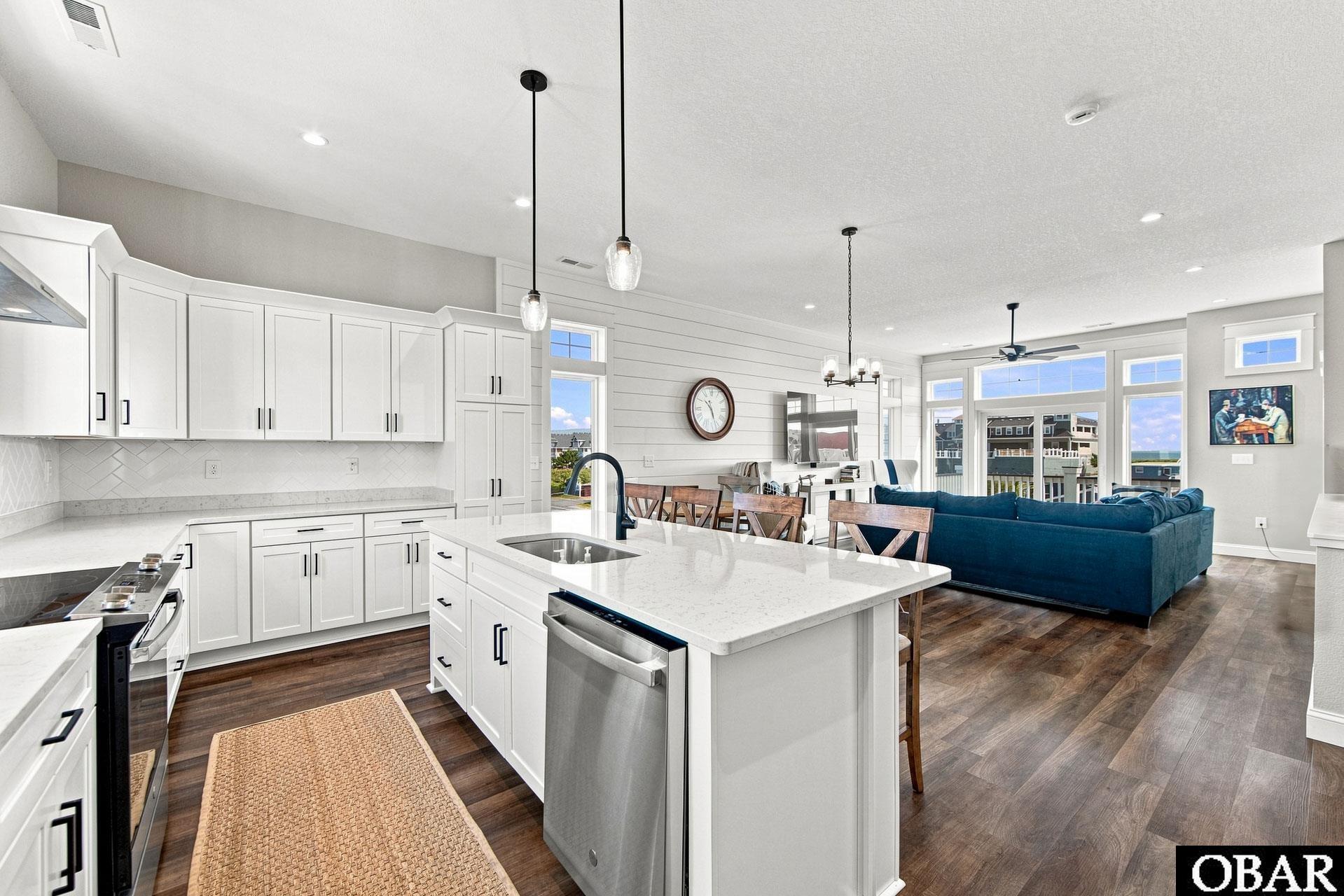 902 S Virginia Dare Trail