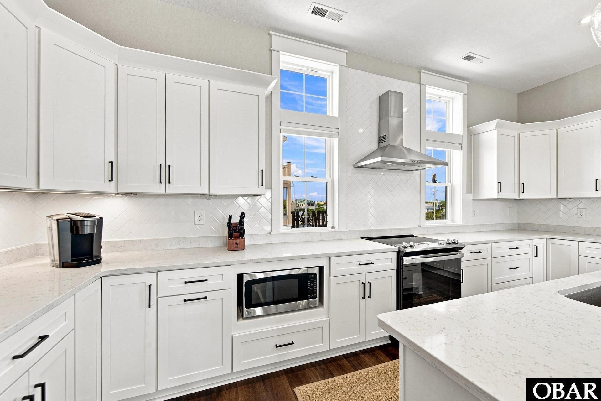 902 S Virginia Dare Trail