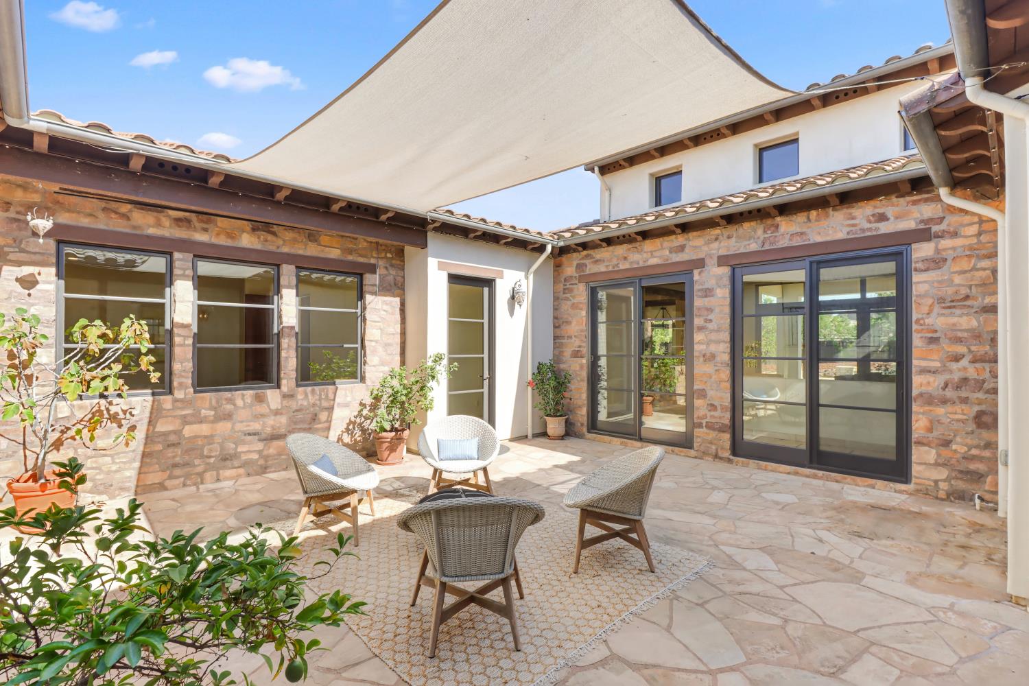 2265 Somerset Circle