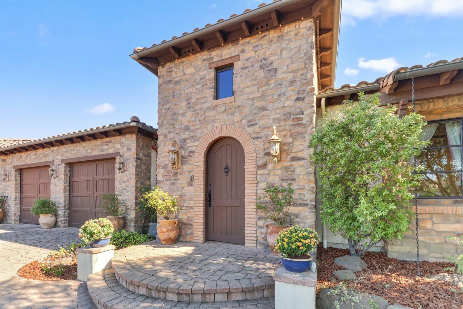 2265 Somerset Circle