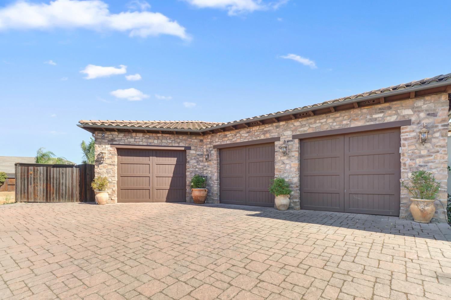 2265 Somerset Circle