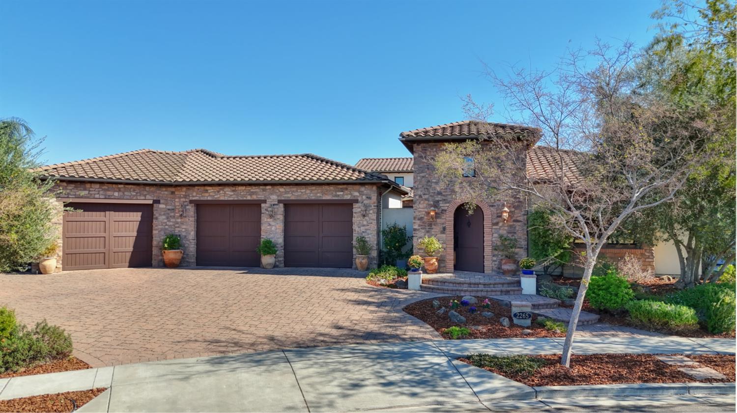 2265 Somerset Circle