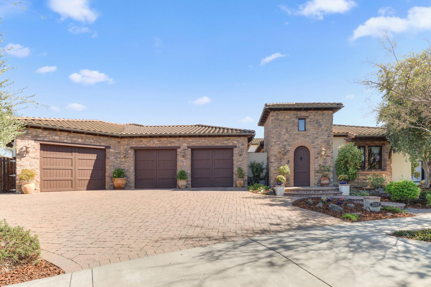 2265 Somerset Circle