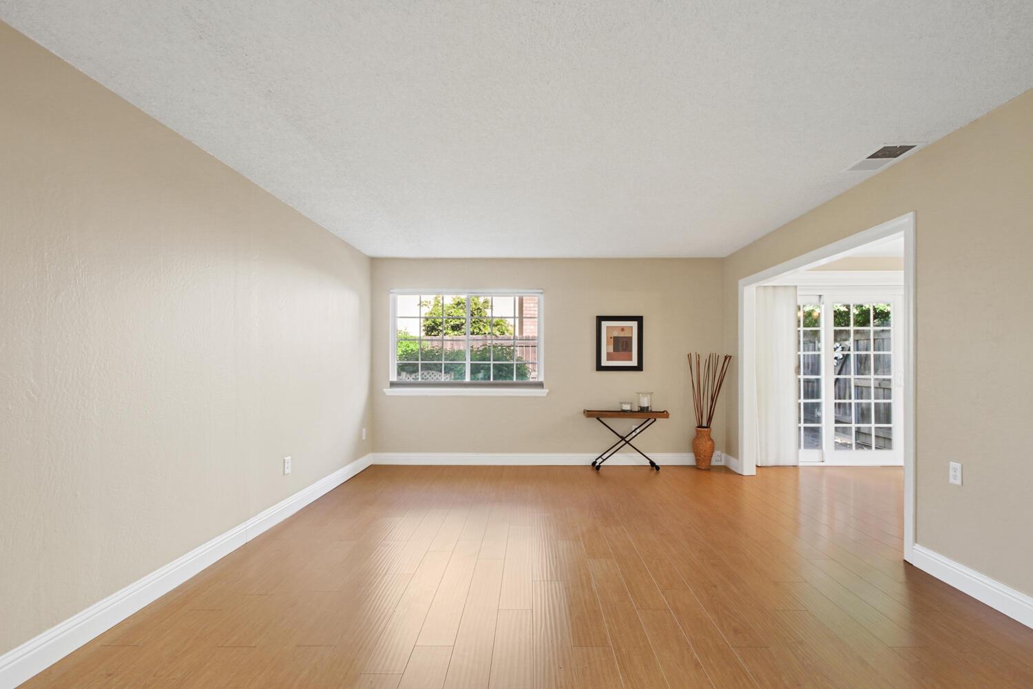 912 Los Robles