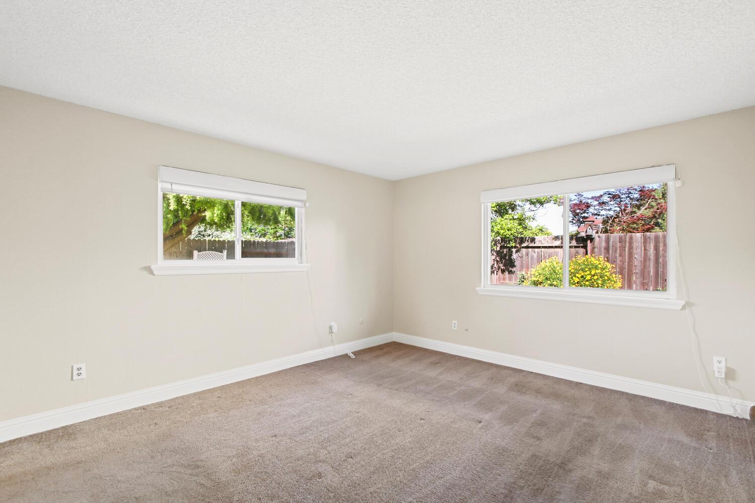 912 Los Robles