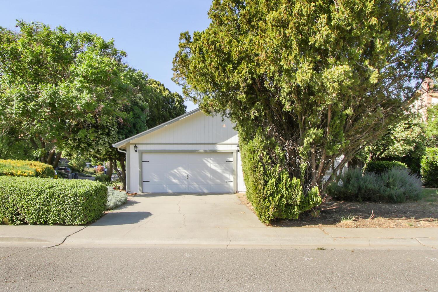 912 Los Robles