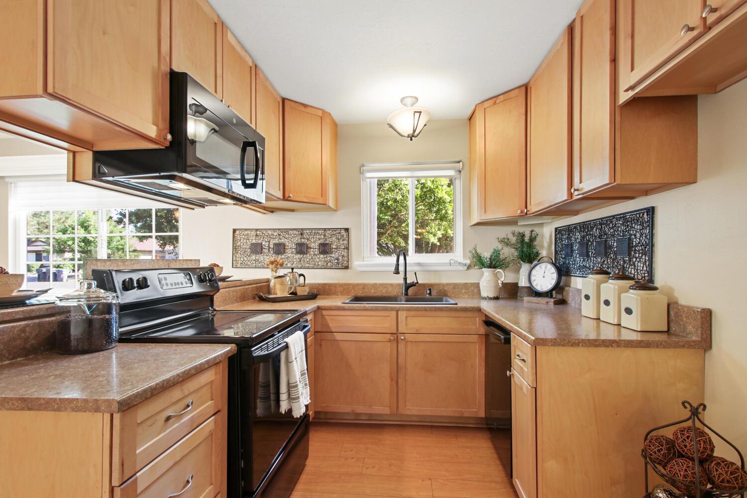 912 Los Robles