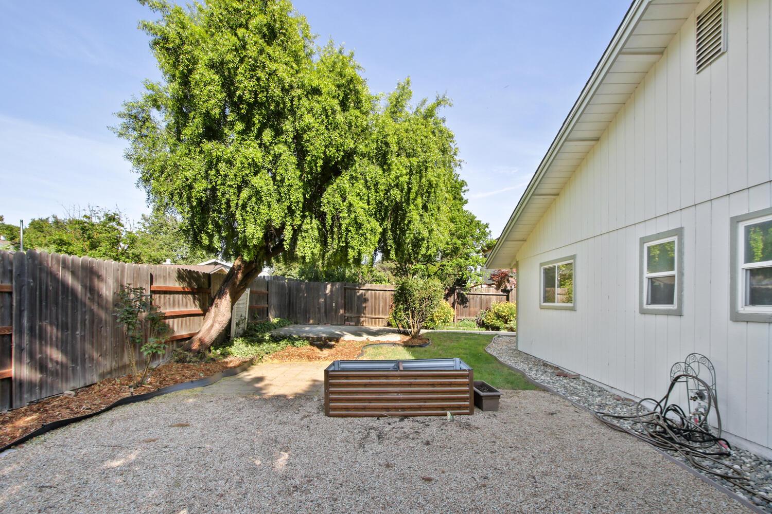 912 Los Robles