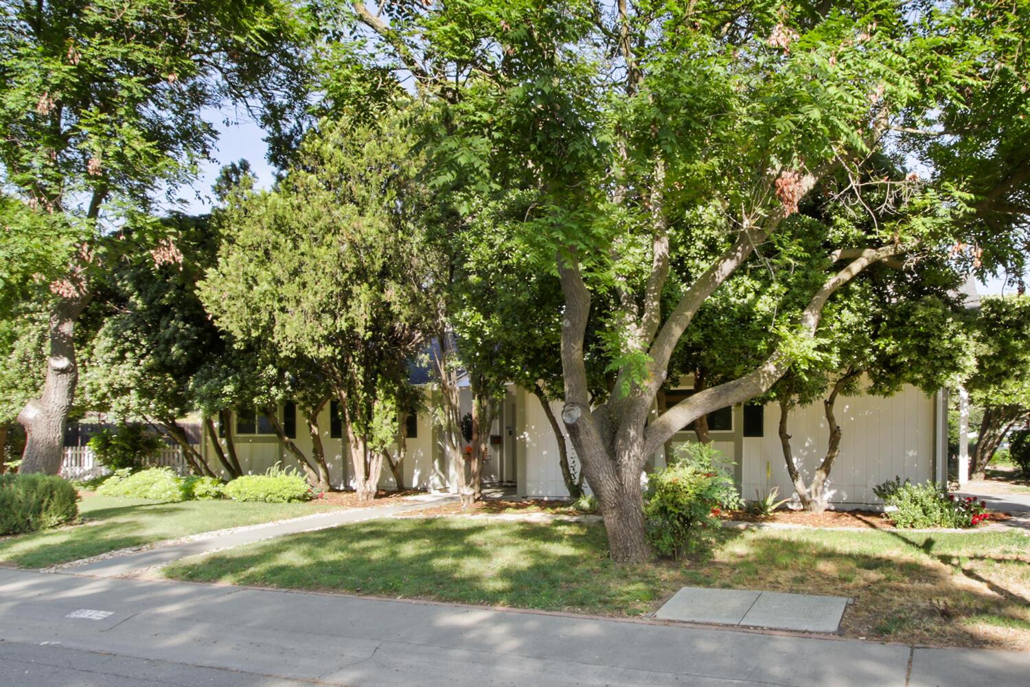 912 Los Robles