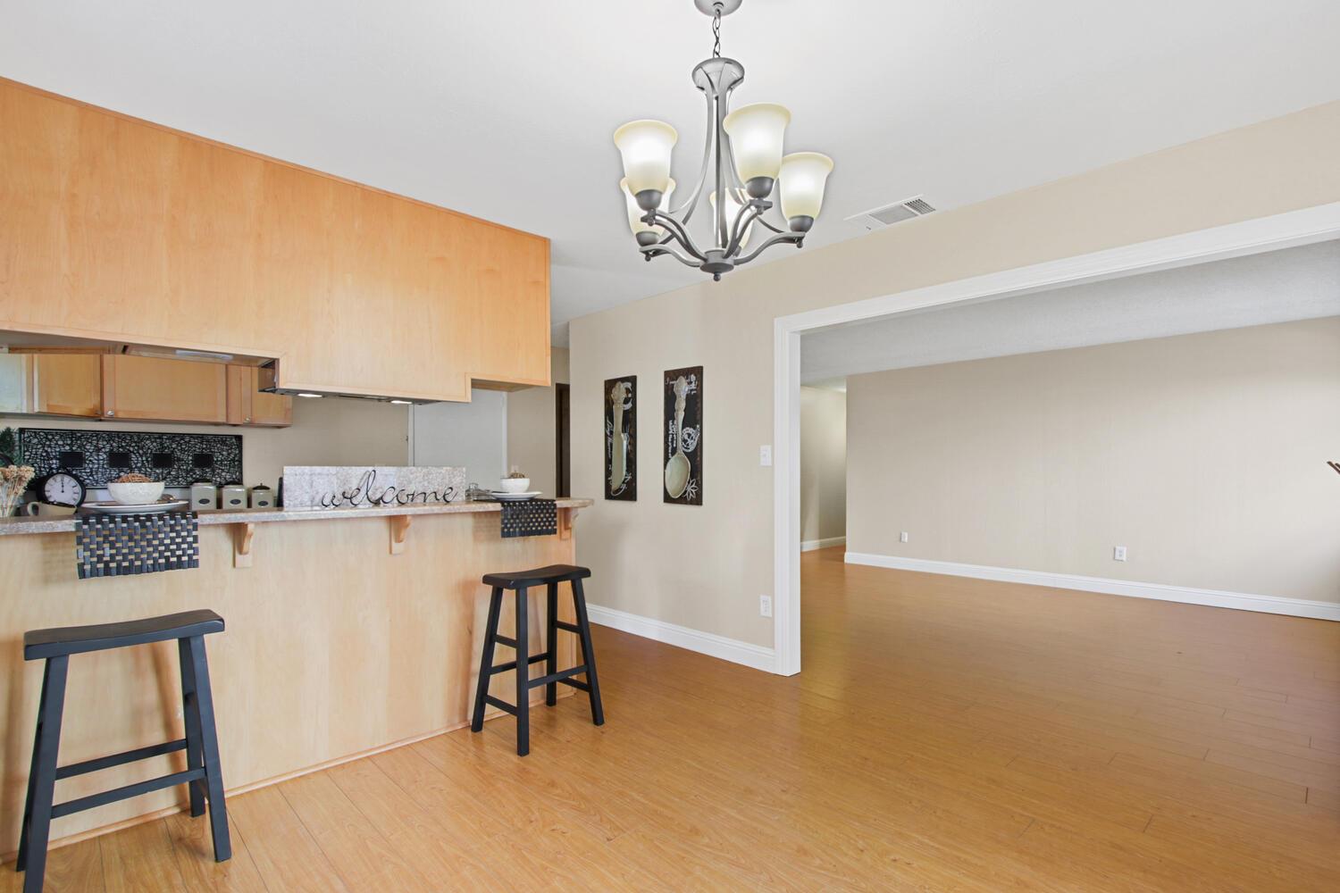 912 Los Robles