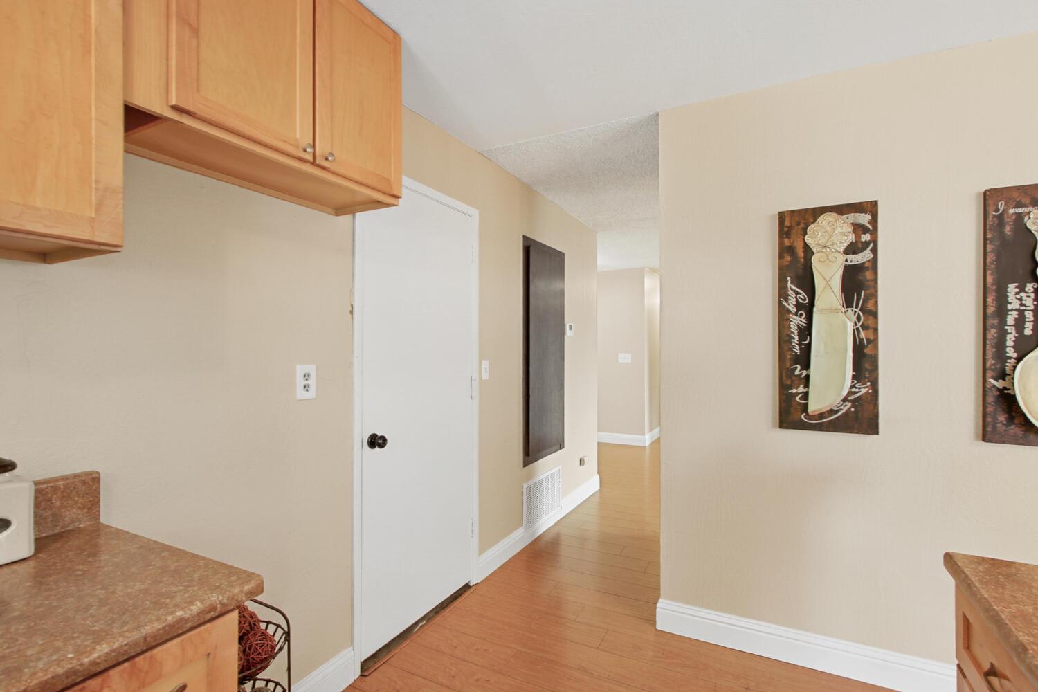 912 Los Robles