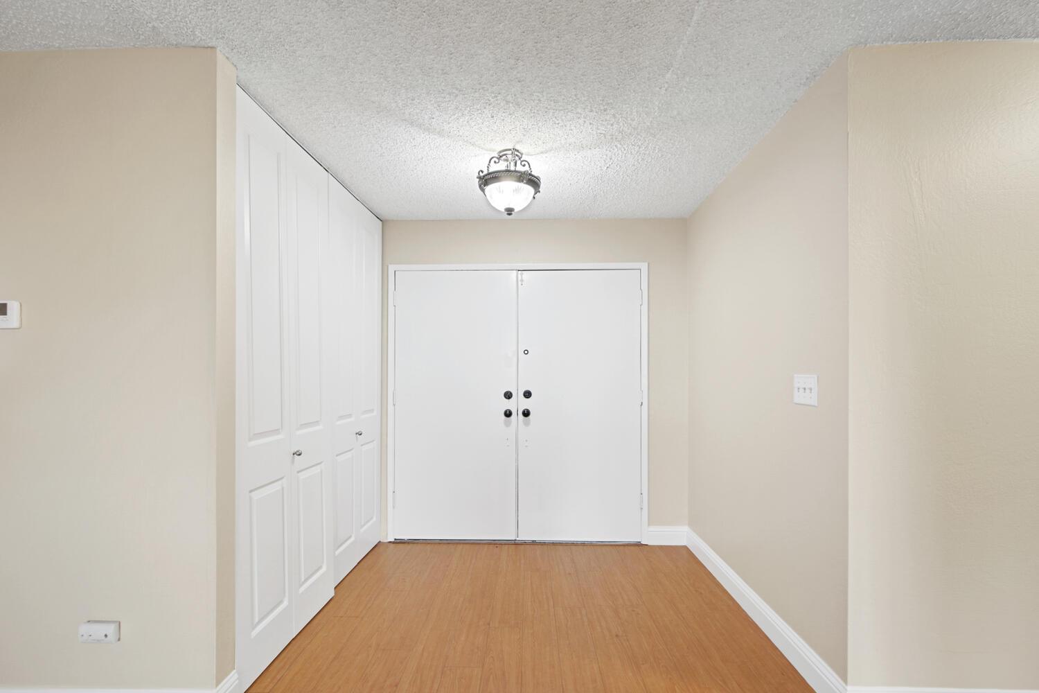 912 Los Robles