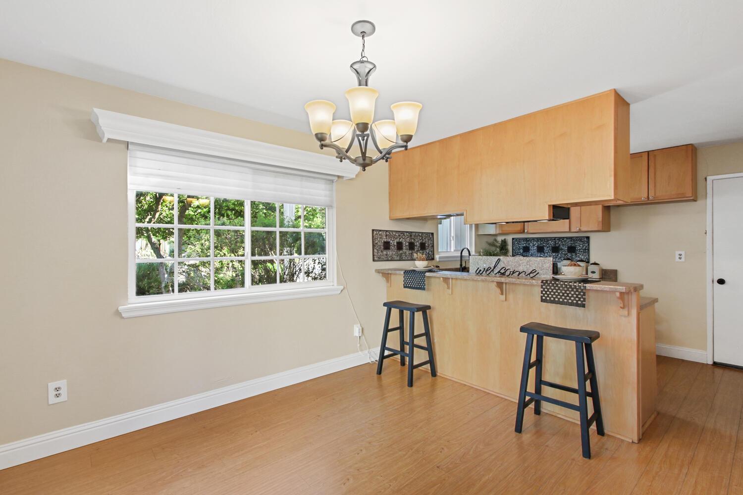 912 Los Robles