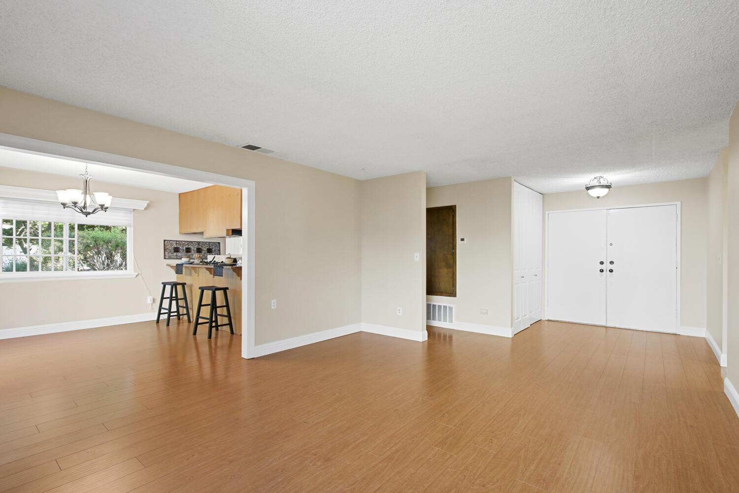 912 Los Robles