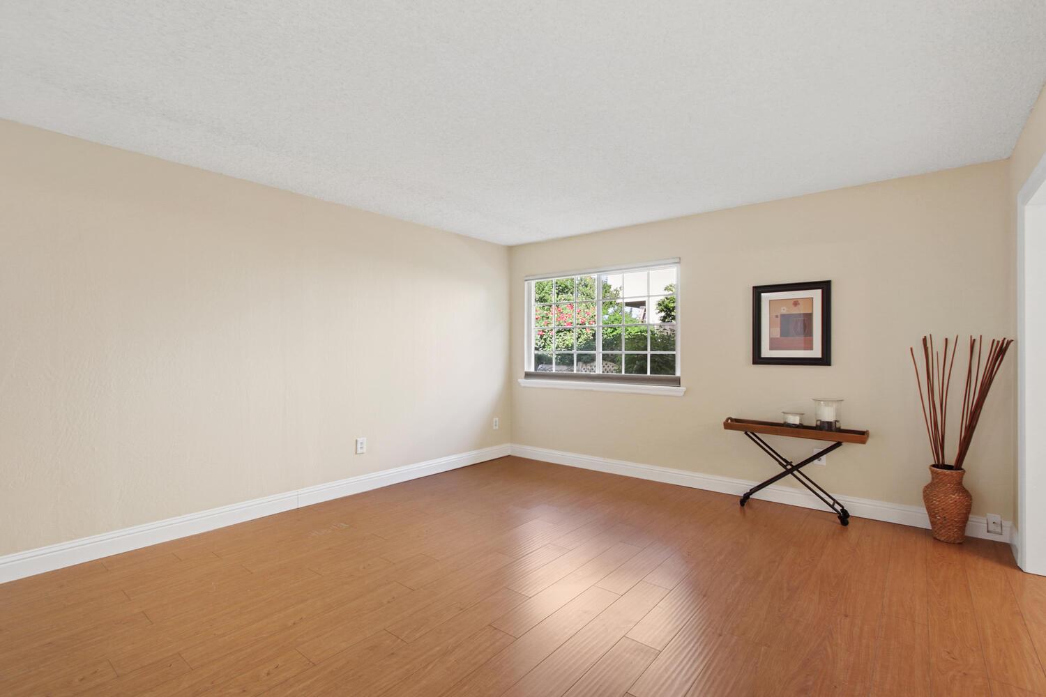 912 Los Robles