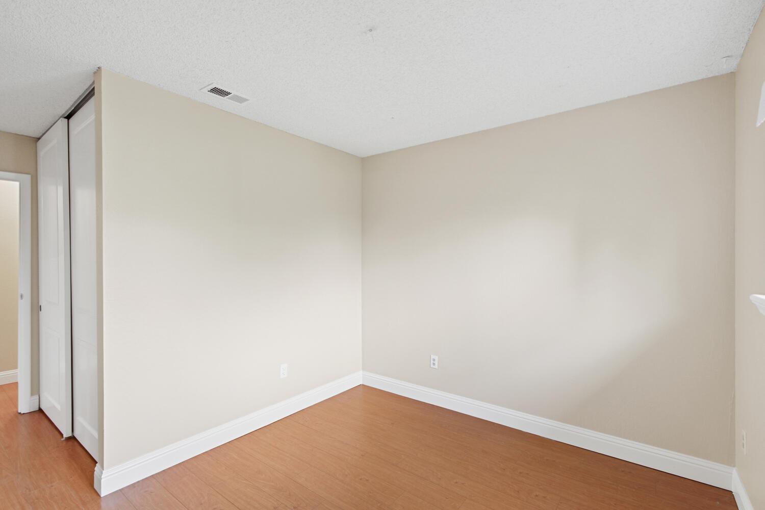 912 Los Robles