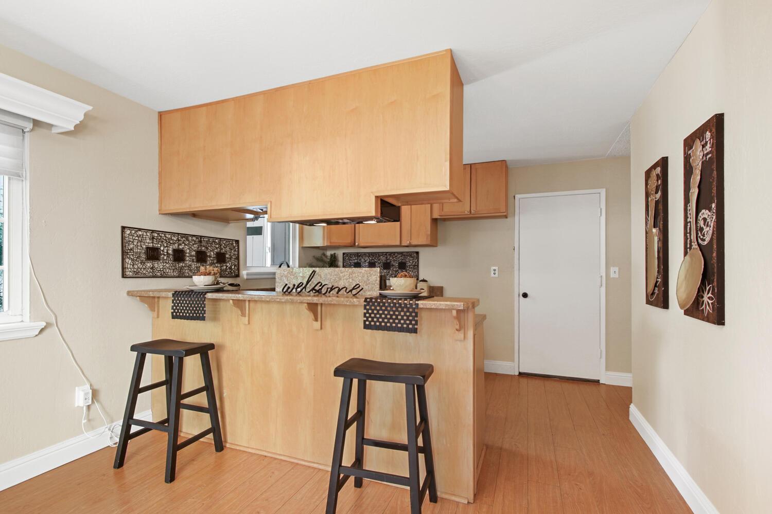 912 Los Robles