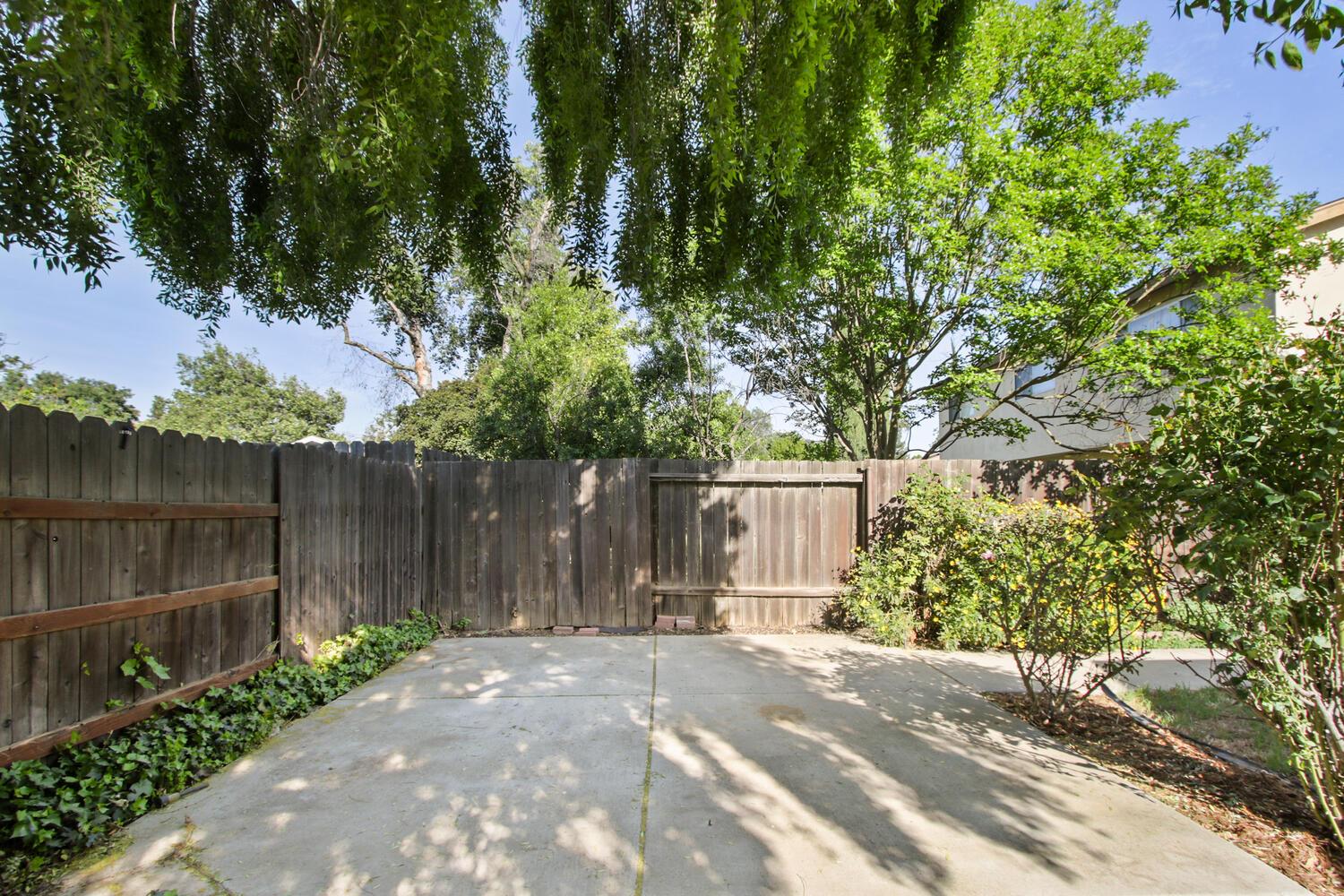 912 Los Robles