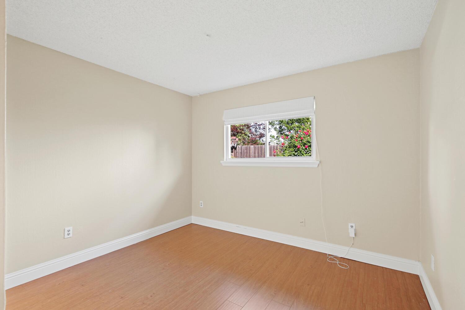 912 Los Robles